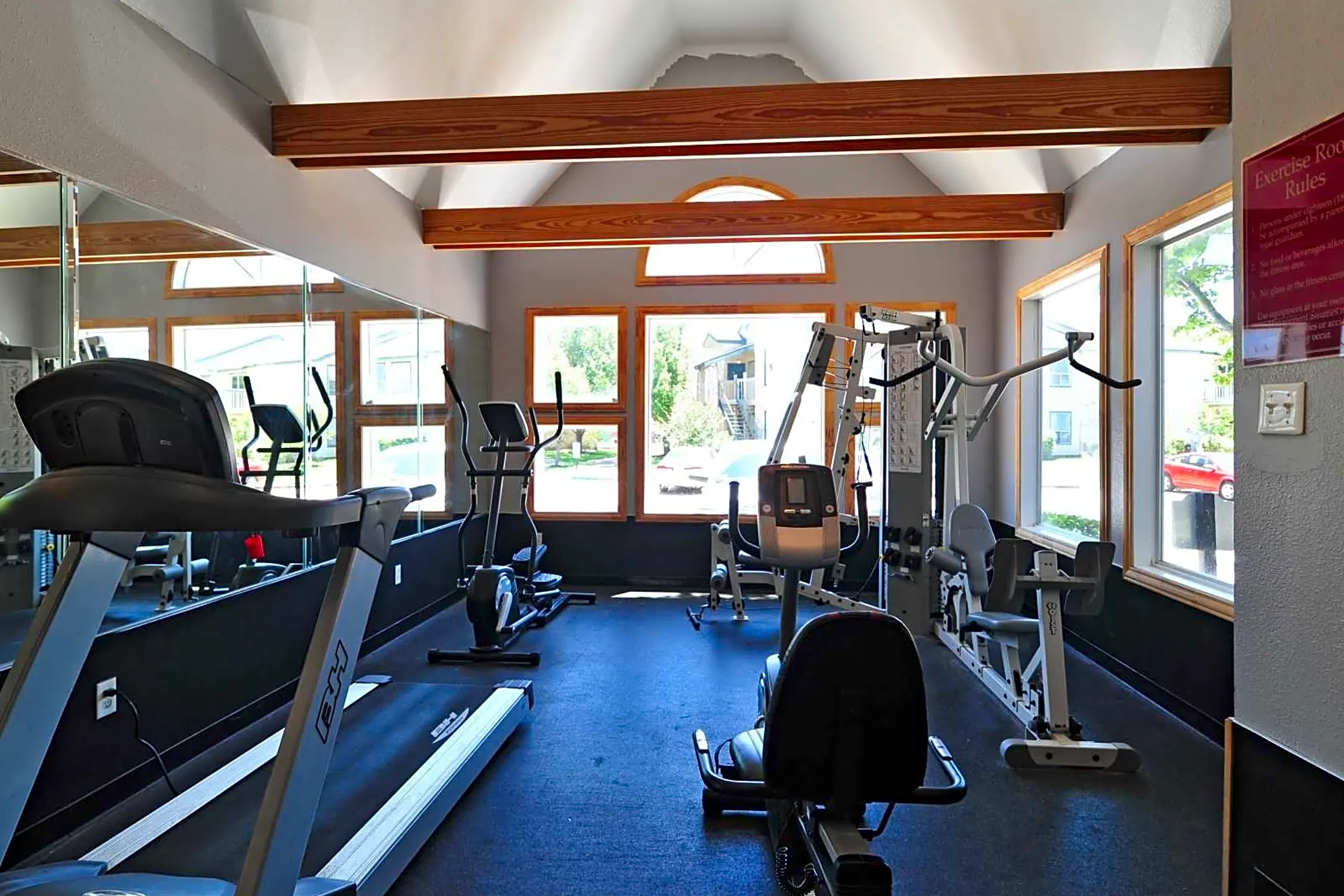 Fitness Weight Room - Parkway Circle Apartments - College Station, TX