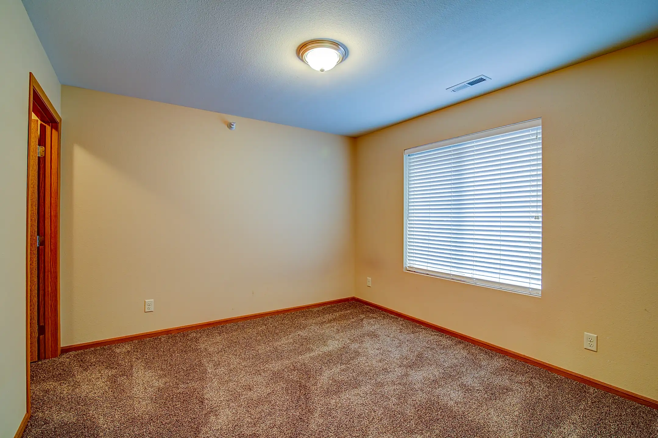 Corner View Apartments 4102 Shoal Loop SE Mandan, ND Apartments for