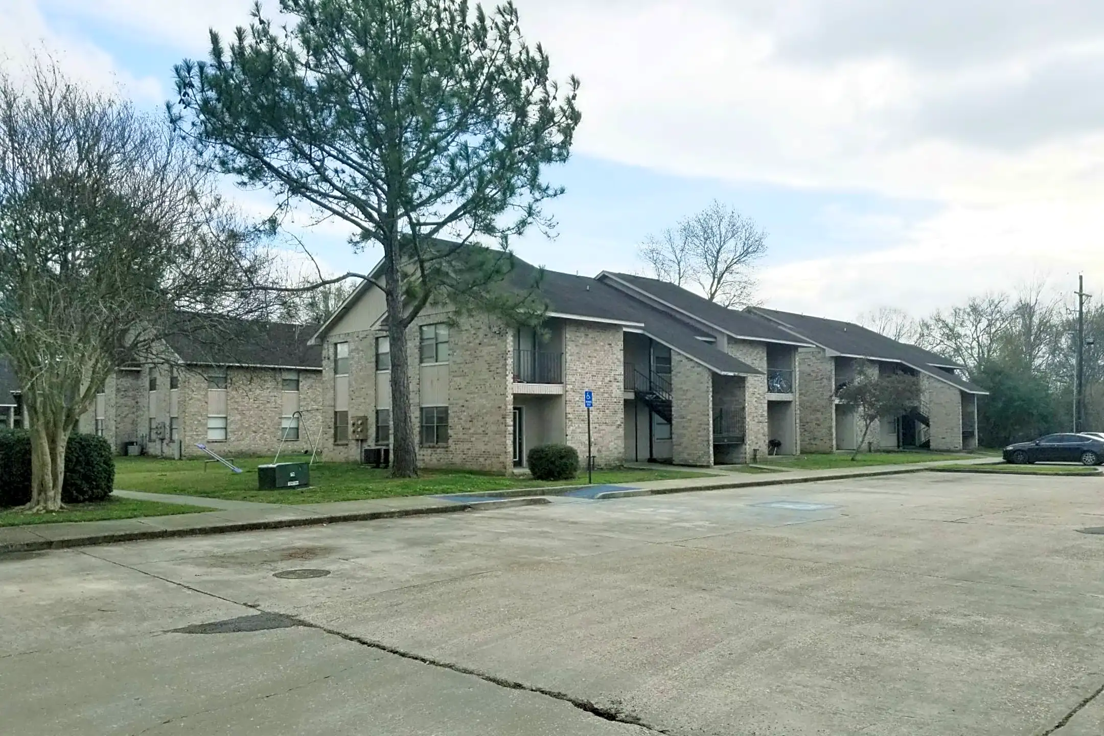 Riverside Village Apartments 789 South Vaughn Drive Brusly, LA