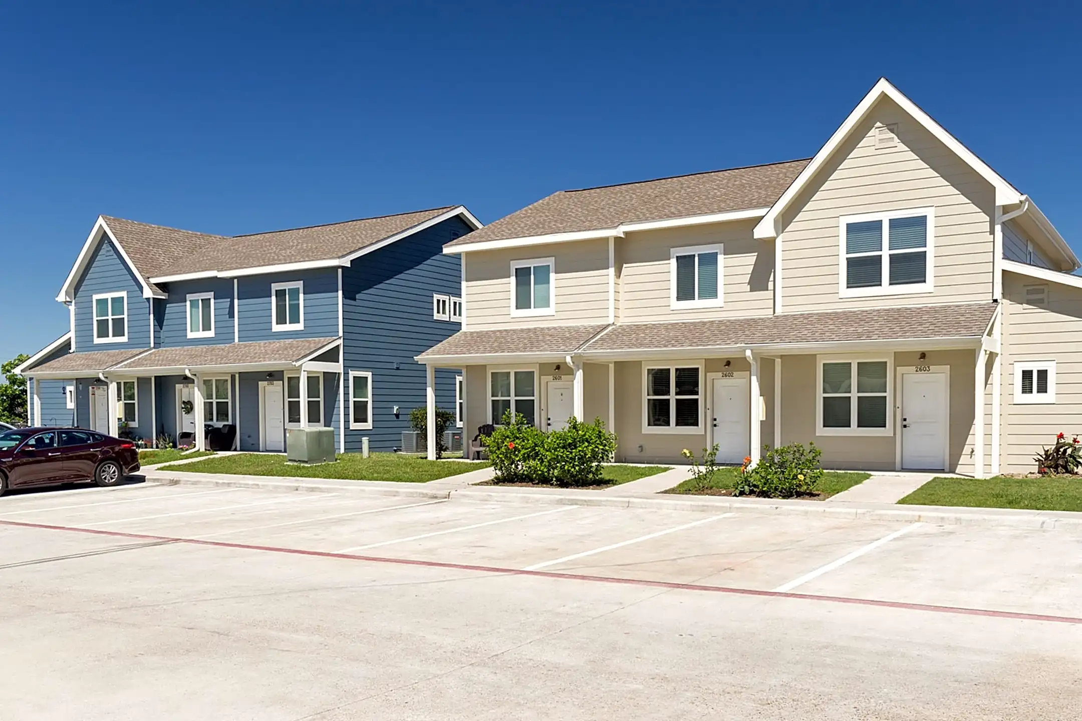 Country Lane Townhomes 4801 NE Zac Lentz Pkwy Victoria, TX