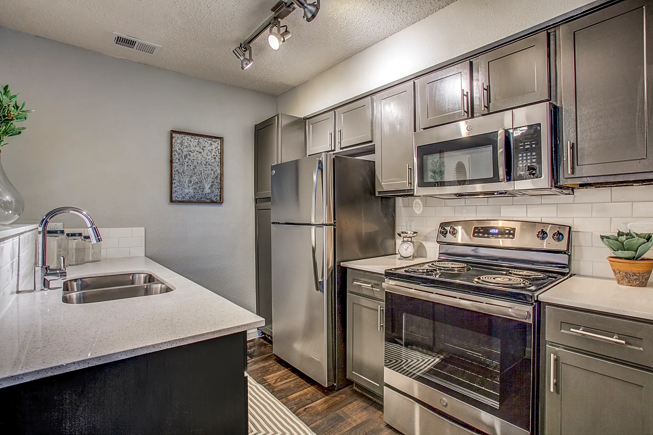 Kitchen - Rocco Apartments - Fort Worth, TX