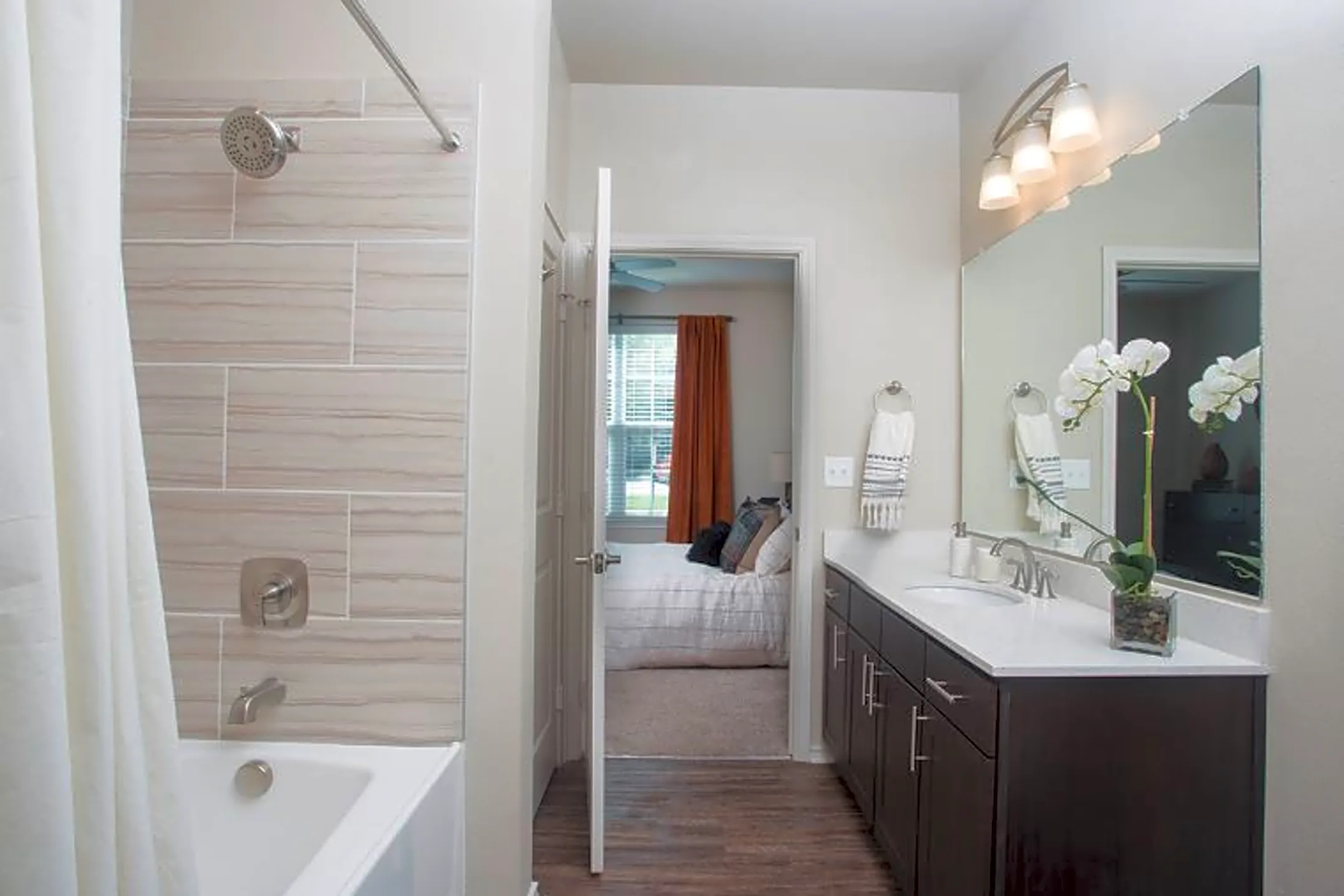 Lakeside Villas 2455 Weldwood Dr Baton Rouge, LA Apartments for