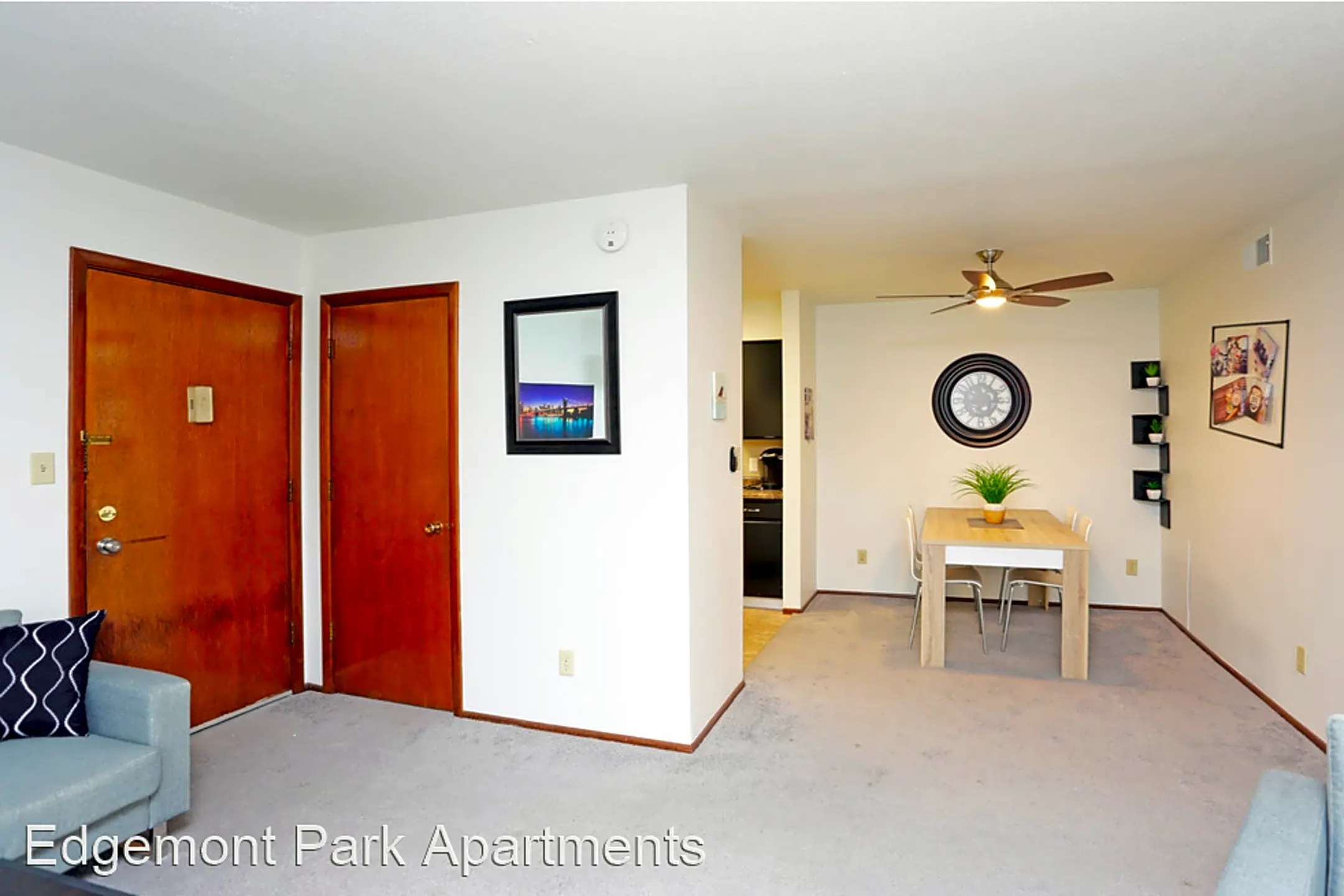 Living Room - Edgemont Park Apartments - Waterloo, IA