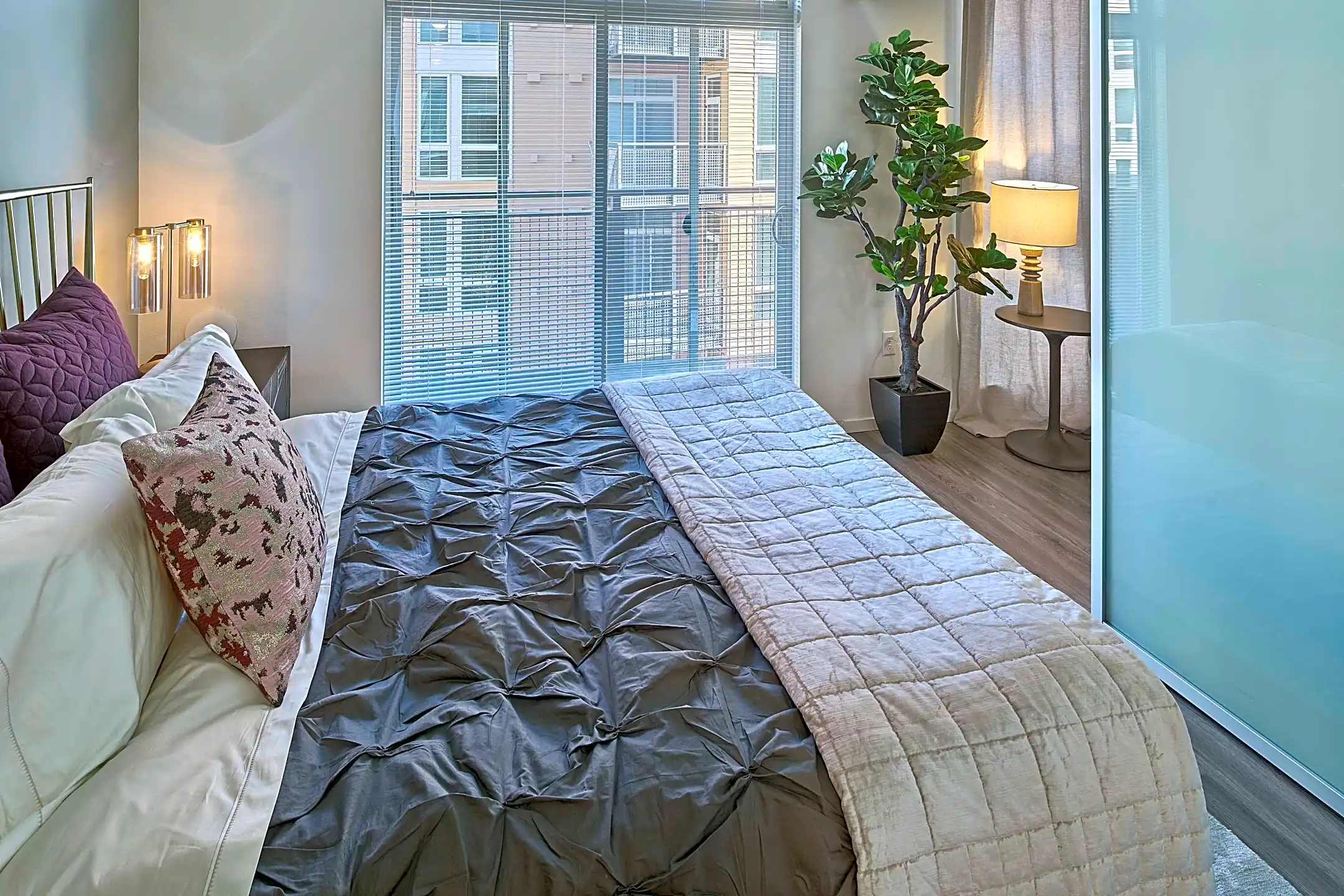 Hadley 2601 76th Avenue Southeast Mercer Island, WA Apartments for