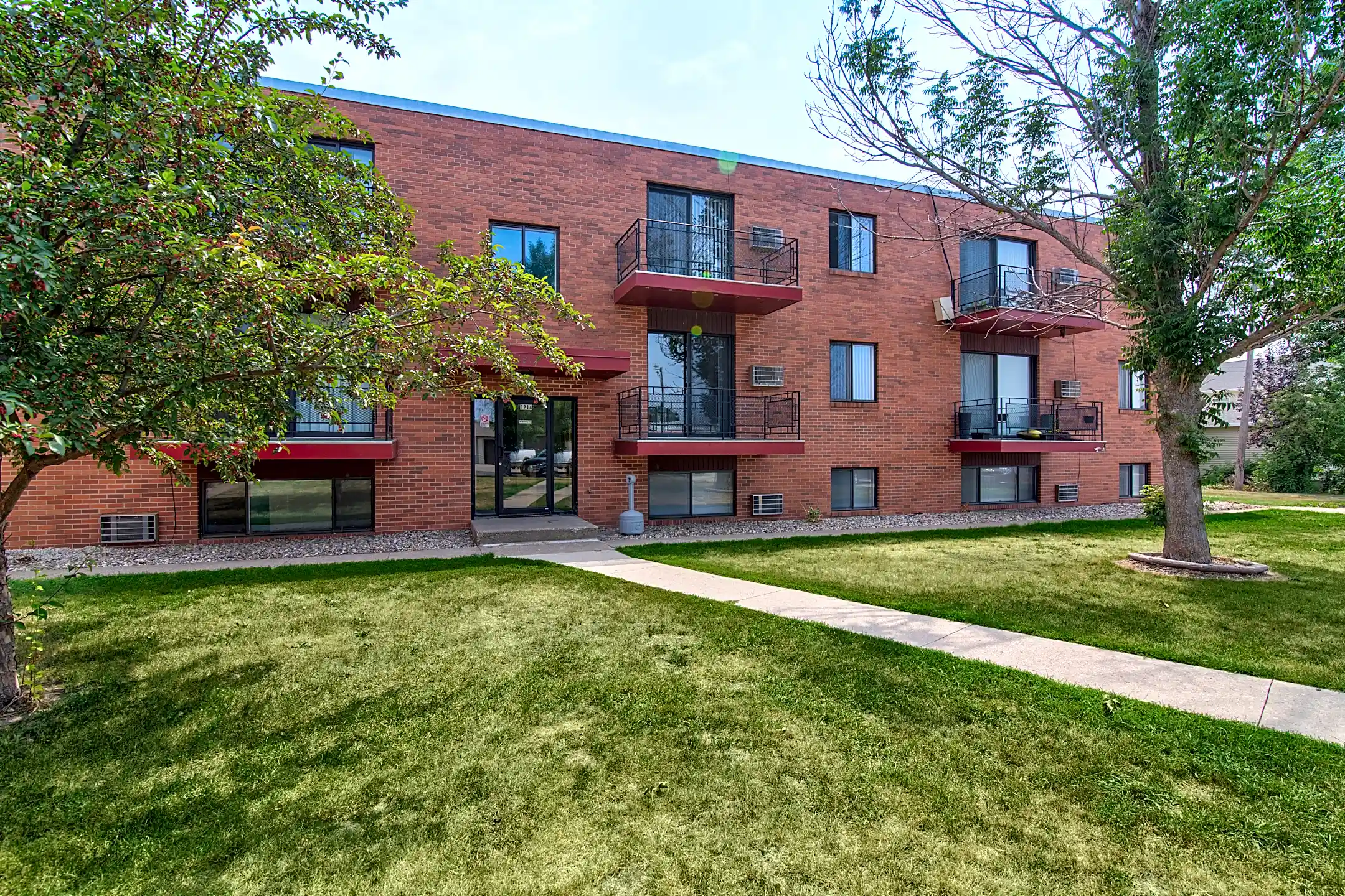 Building - Rivers Edge Apartments - Jamestown, ND