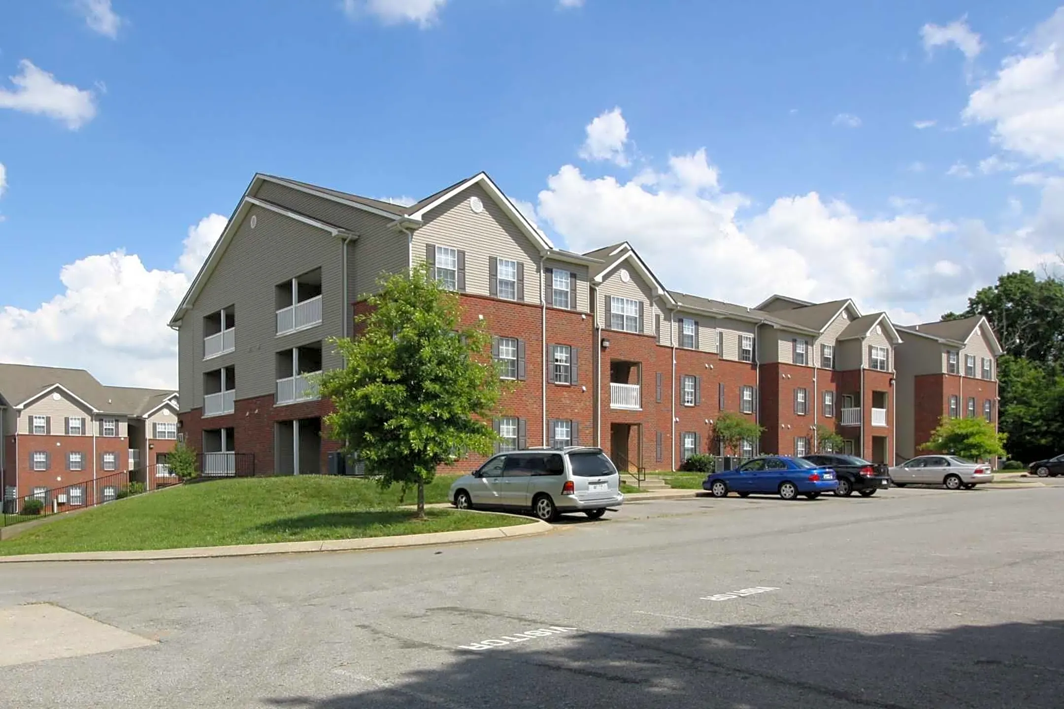 Crossland Place & Crossland Manor - Clarksville, TN 37040