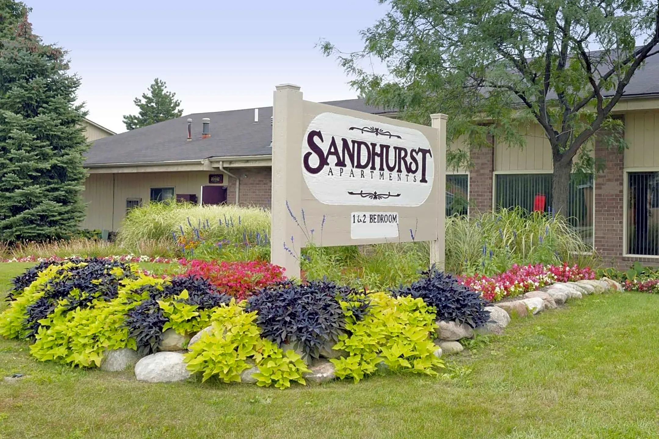 Sandhurst Apartments - Roseville, MI 48066