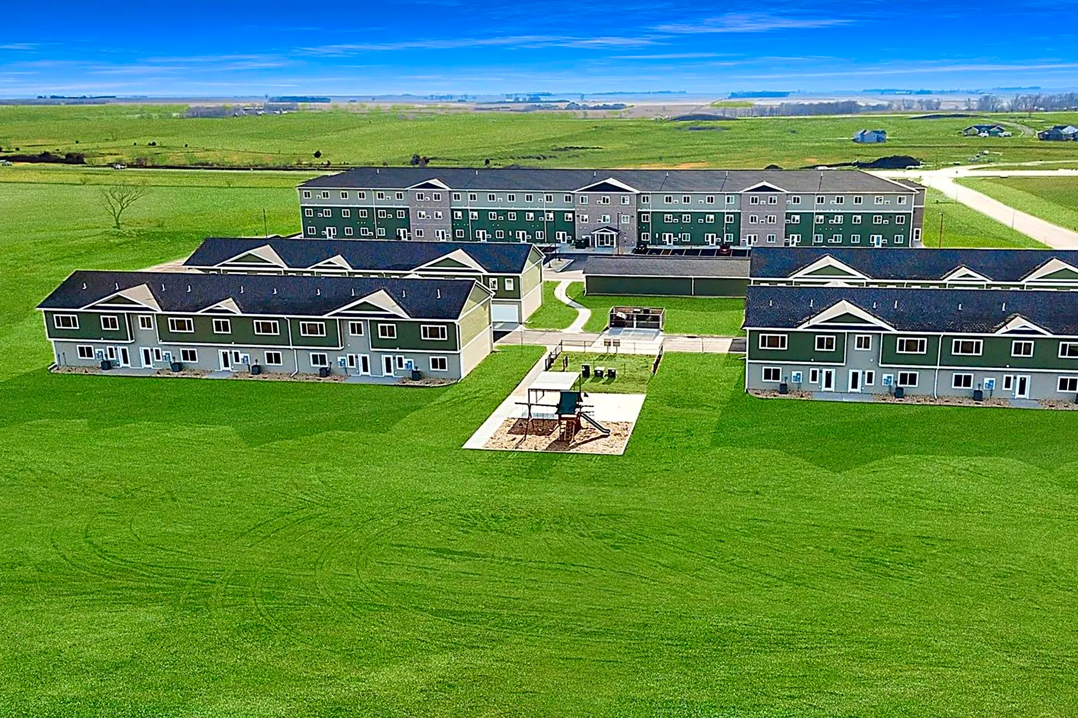 Building - Maple Pass Apartments & Townhomes - Hartford, SD
