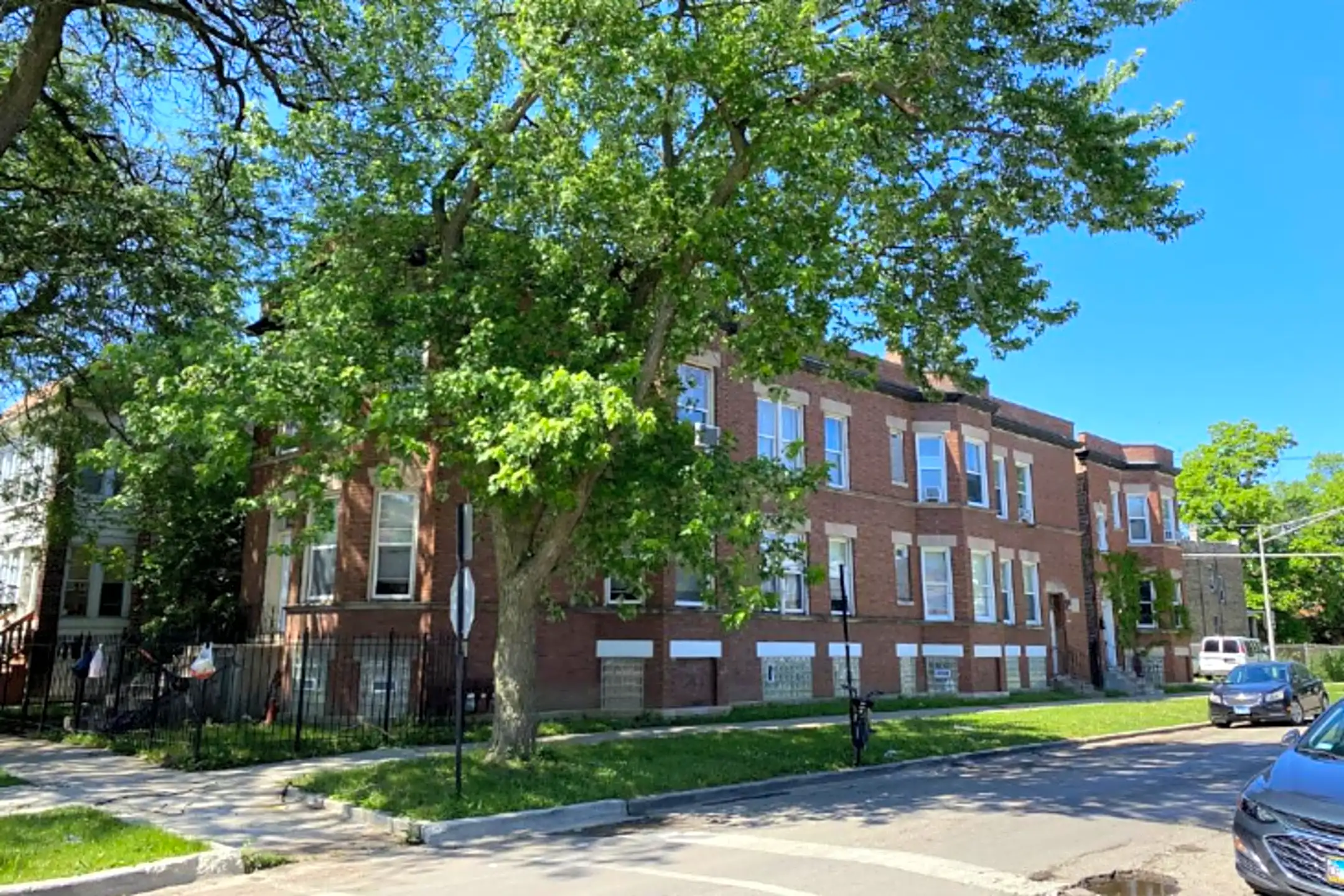 446 N Leclaire Ave 446 N Leclaire Ave unit 2C Chicago, IL