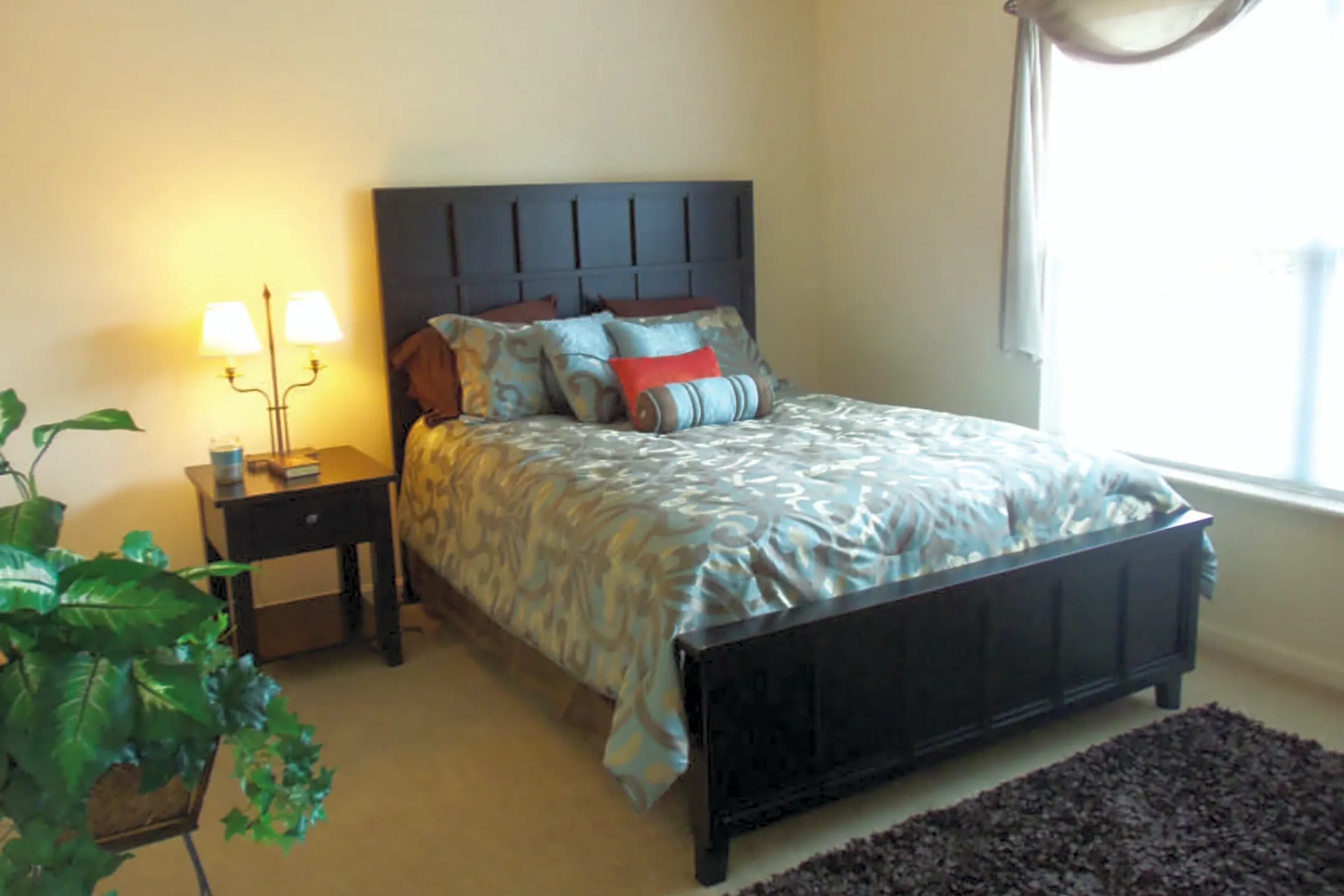 Bedroom - Garden Gate Apartments - Louisville, KY