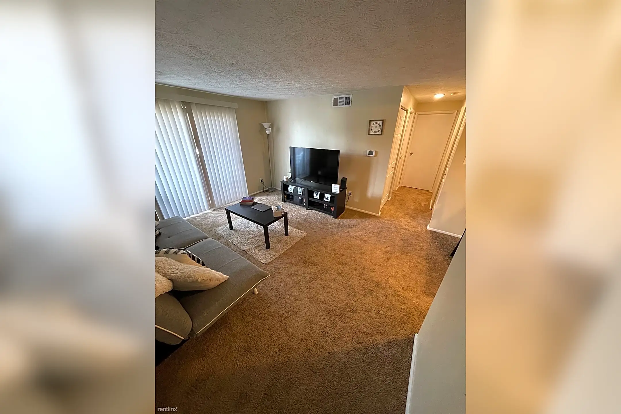 Living Room - 1270 Highfield Ct - Bethel Park, PA