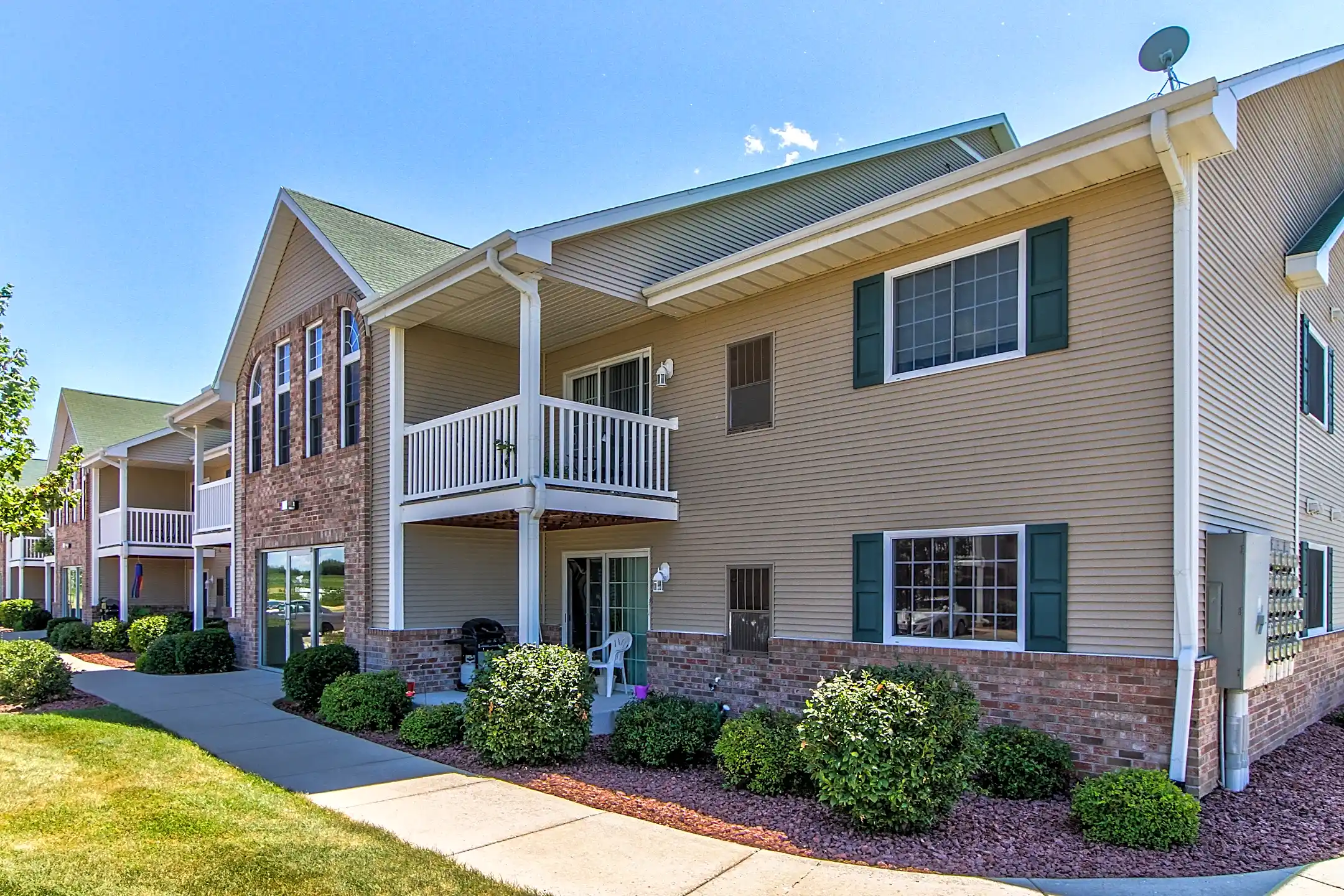 Hawk's Ridge Apartments 1750 Gateway Blvd Beloit, WI Apartments for