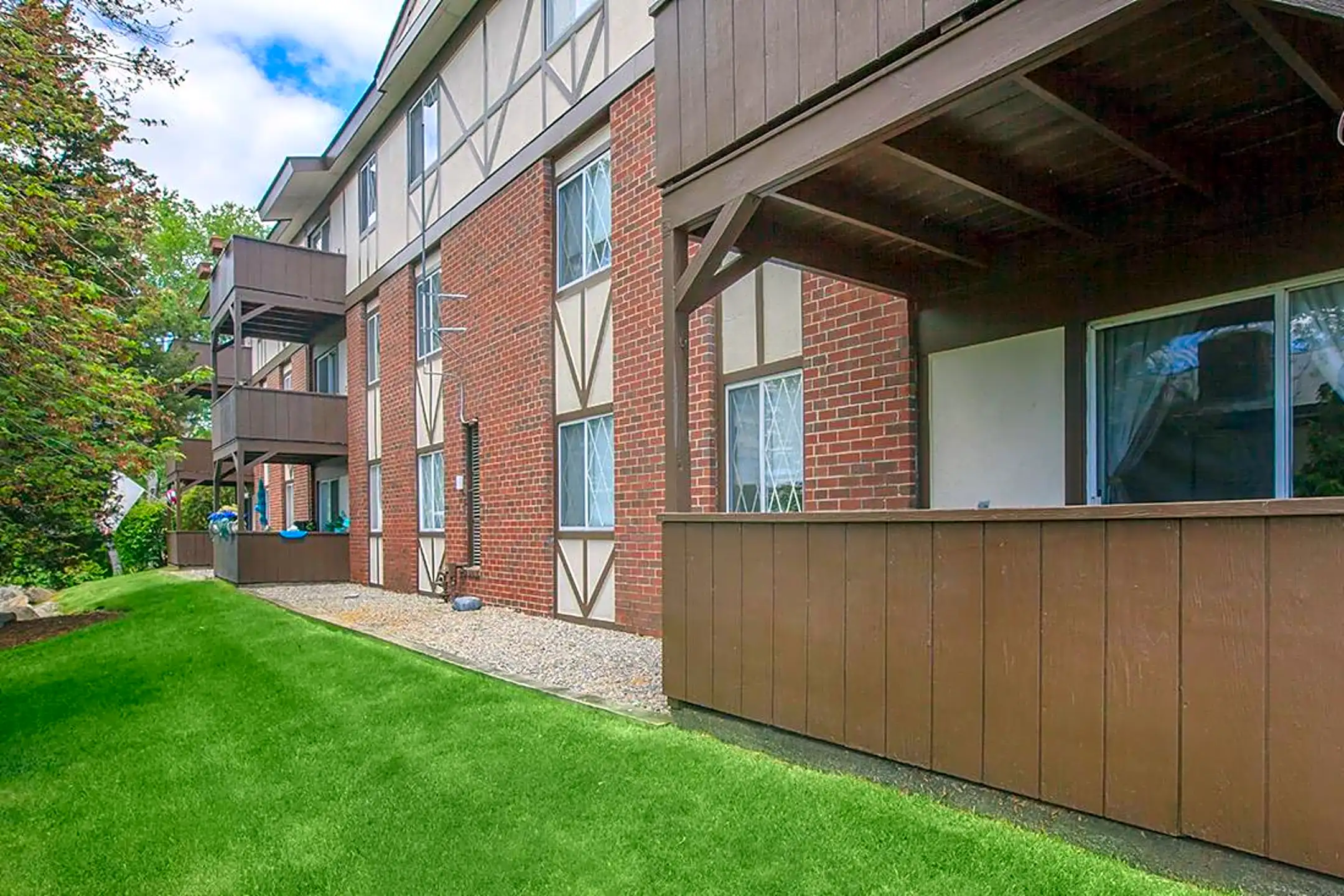 East Bay Apartments 700 Ave Warren, RI Apartments for Rent