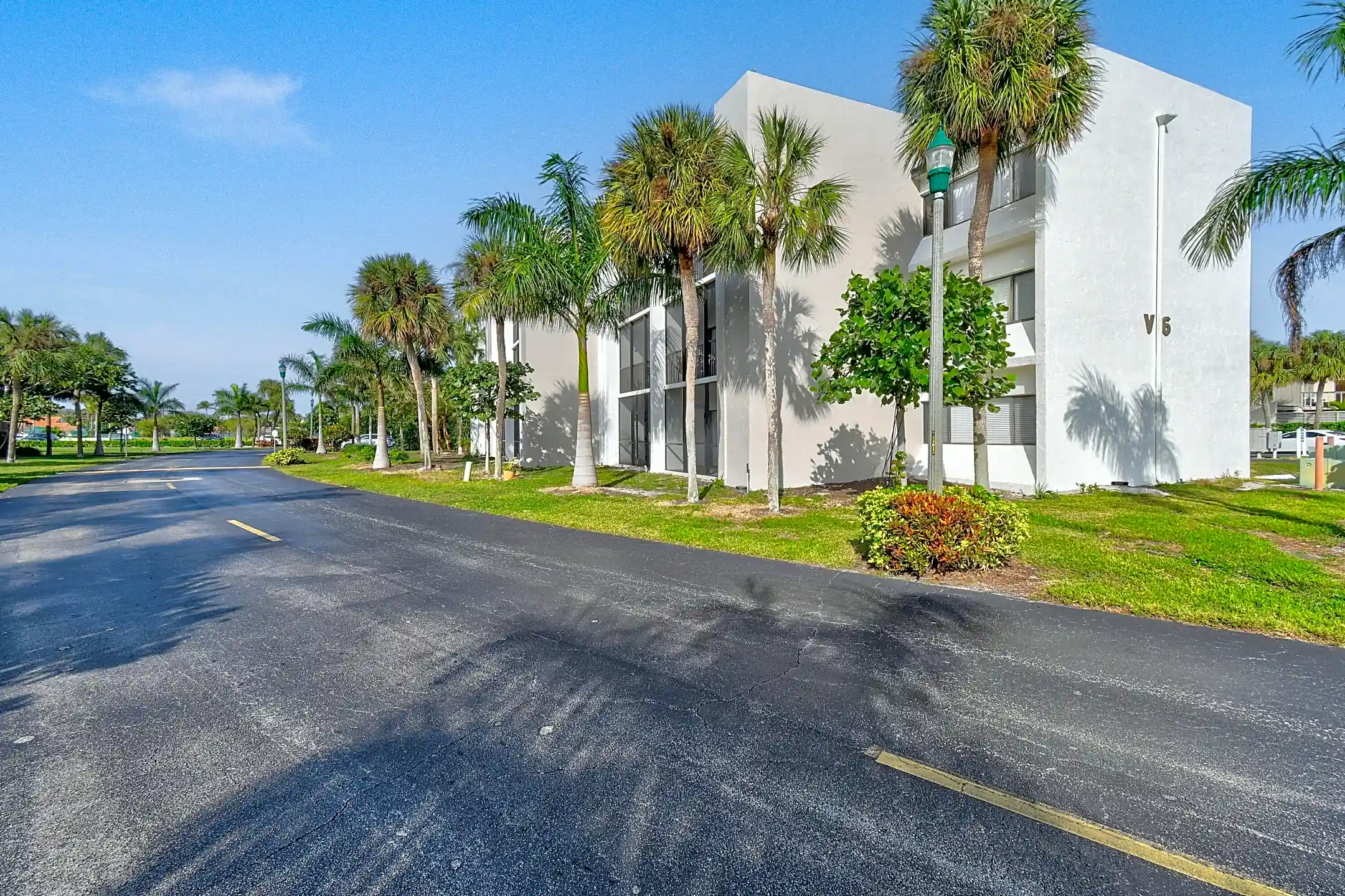 1605 US1 301V6 Condos Jupiter, FL 33477