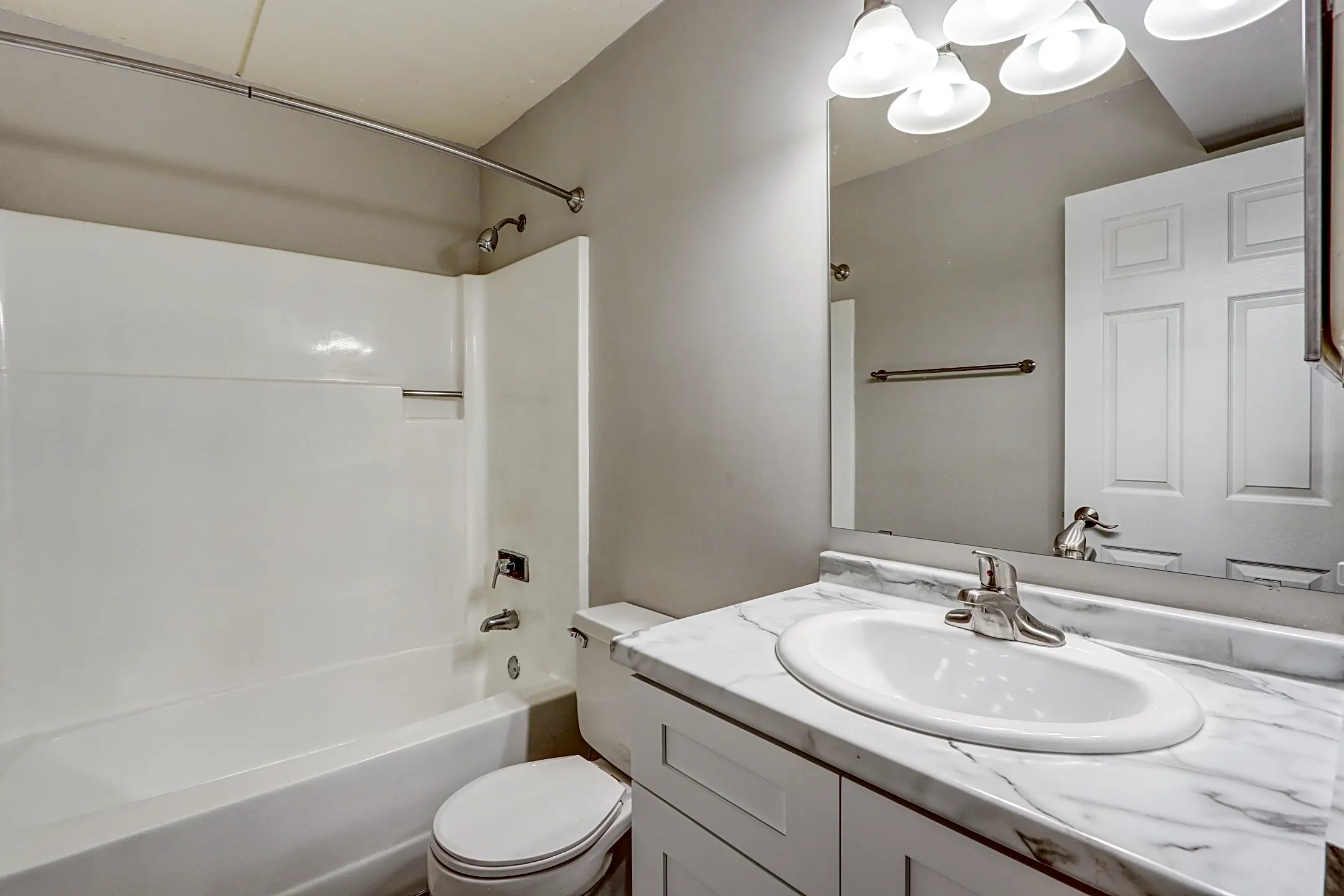 Bathroom - Stonecliffe - Monroeville, PA
