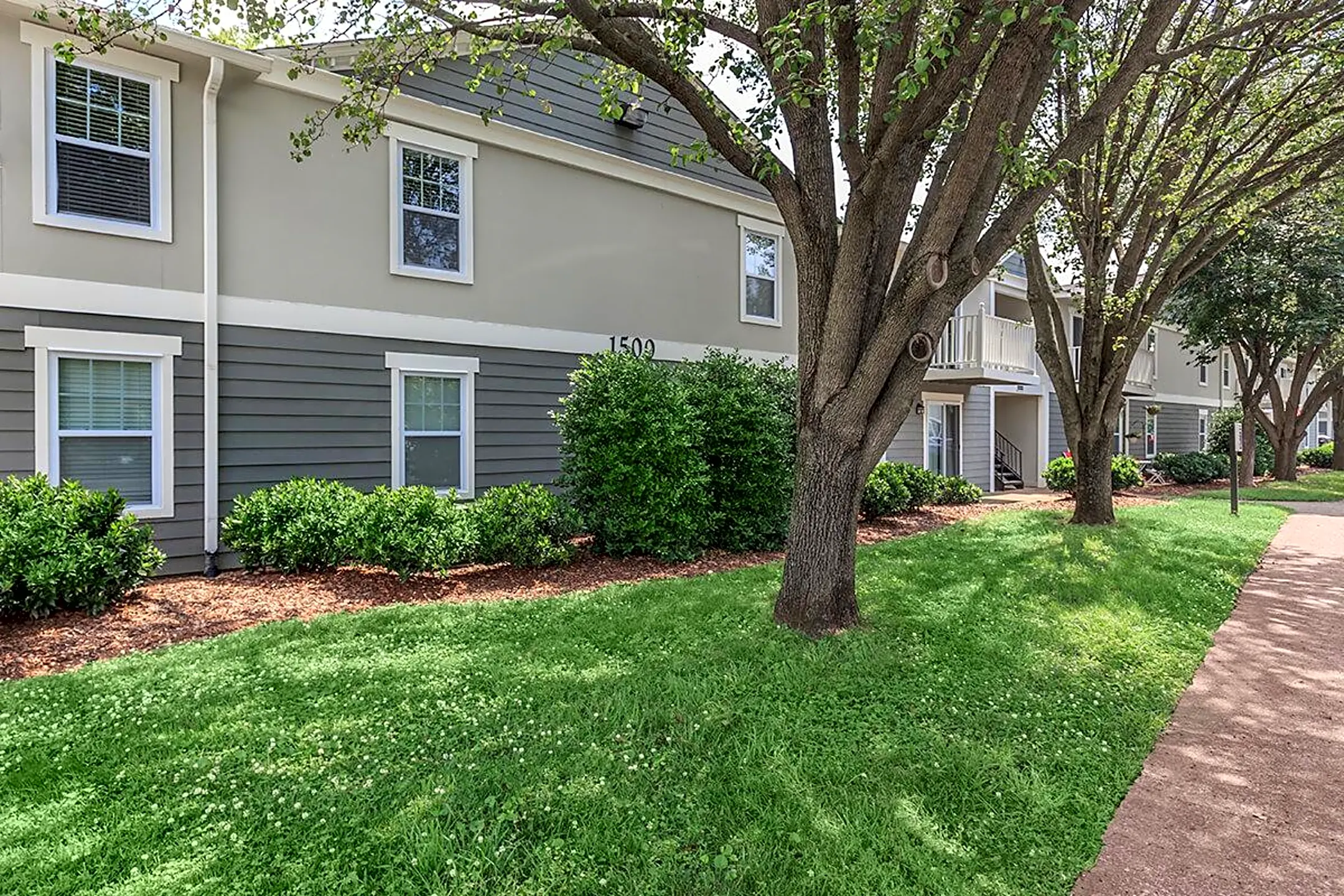 Chelsea Place 805 Bradyville Pike Murfreesboro, TN Apartments for