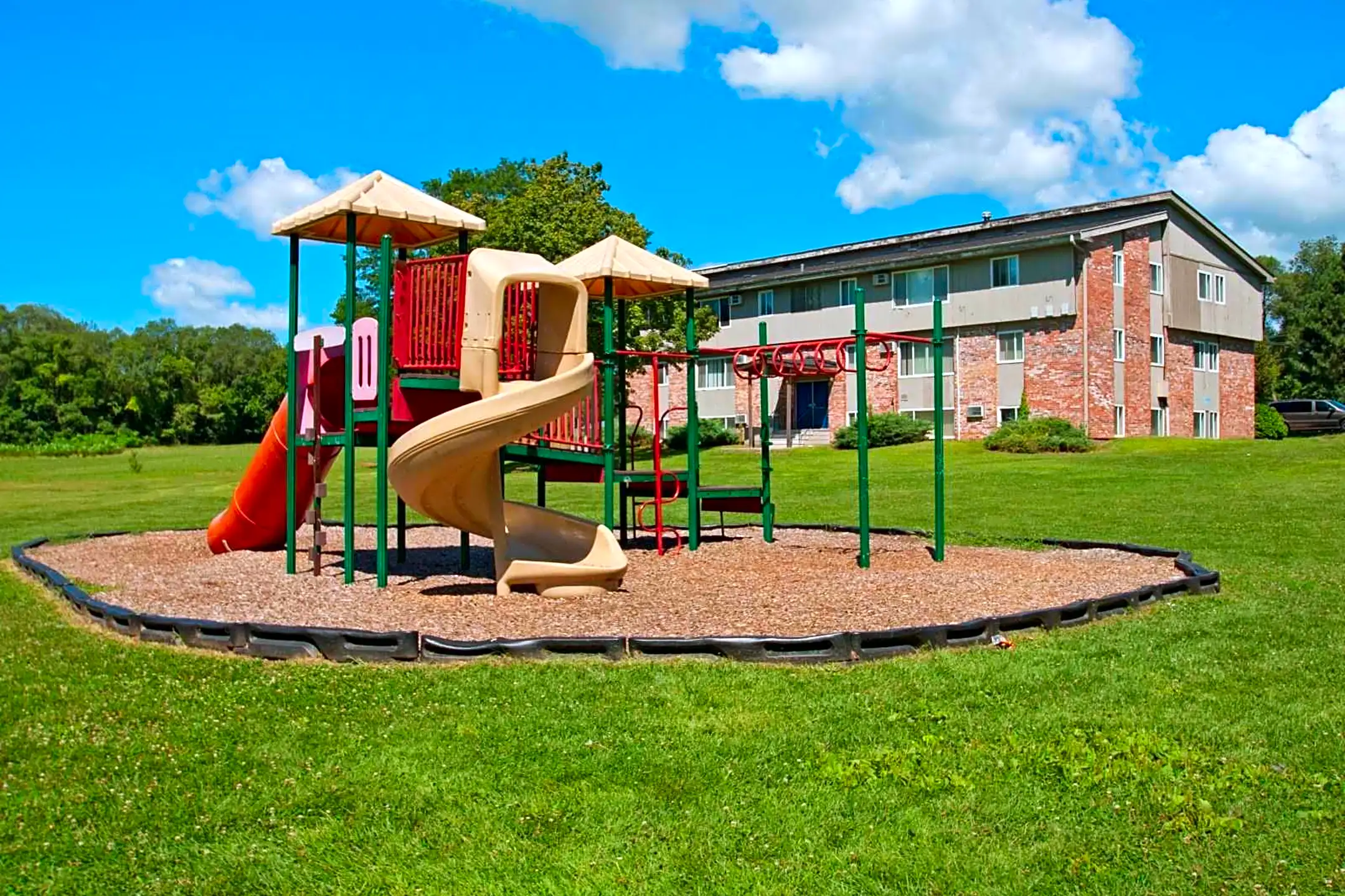 Cedar Crest Apartments Waterloo Iowa
