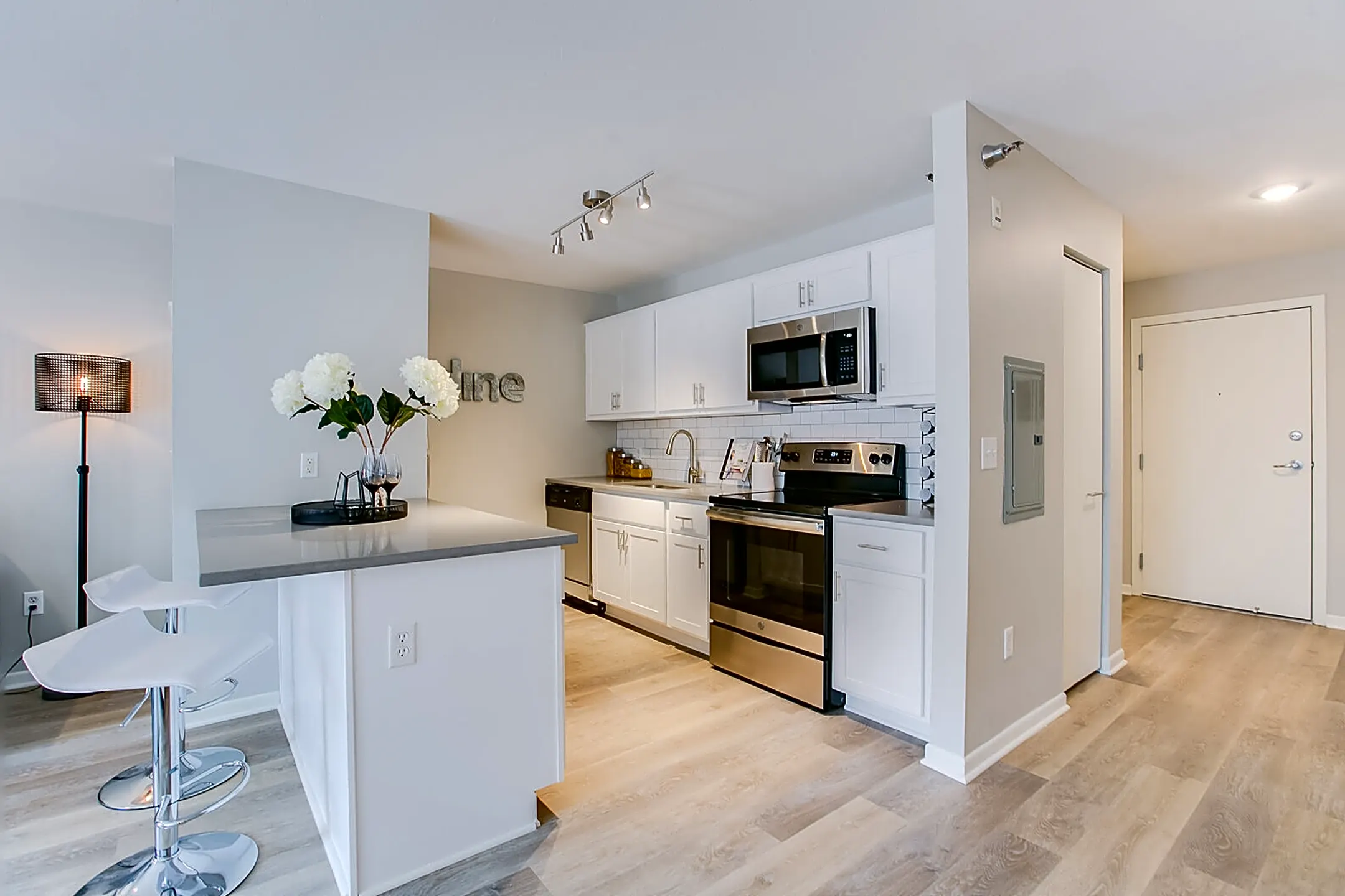 Loring Park Apartments 1300 Yale Pl Minneapolis, MN Apartments for