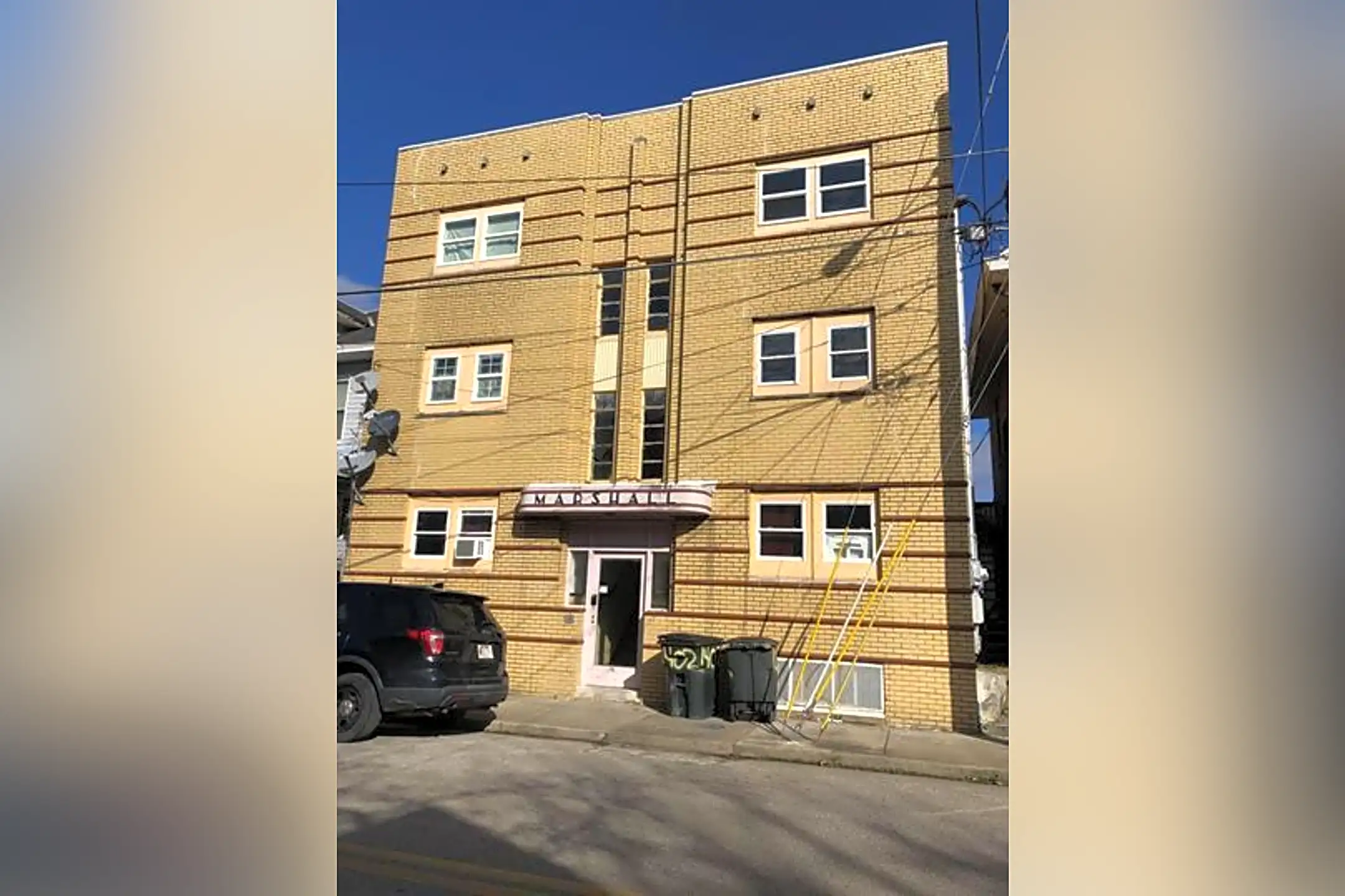 1402 Lee St Houses Charleston, WV 25301