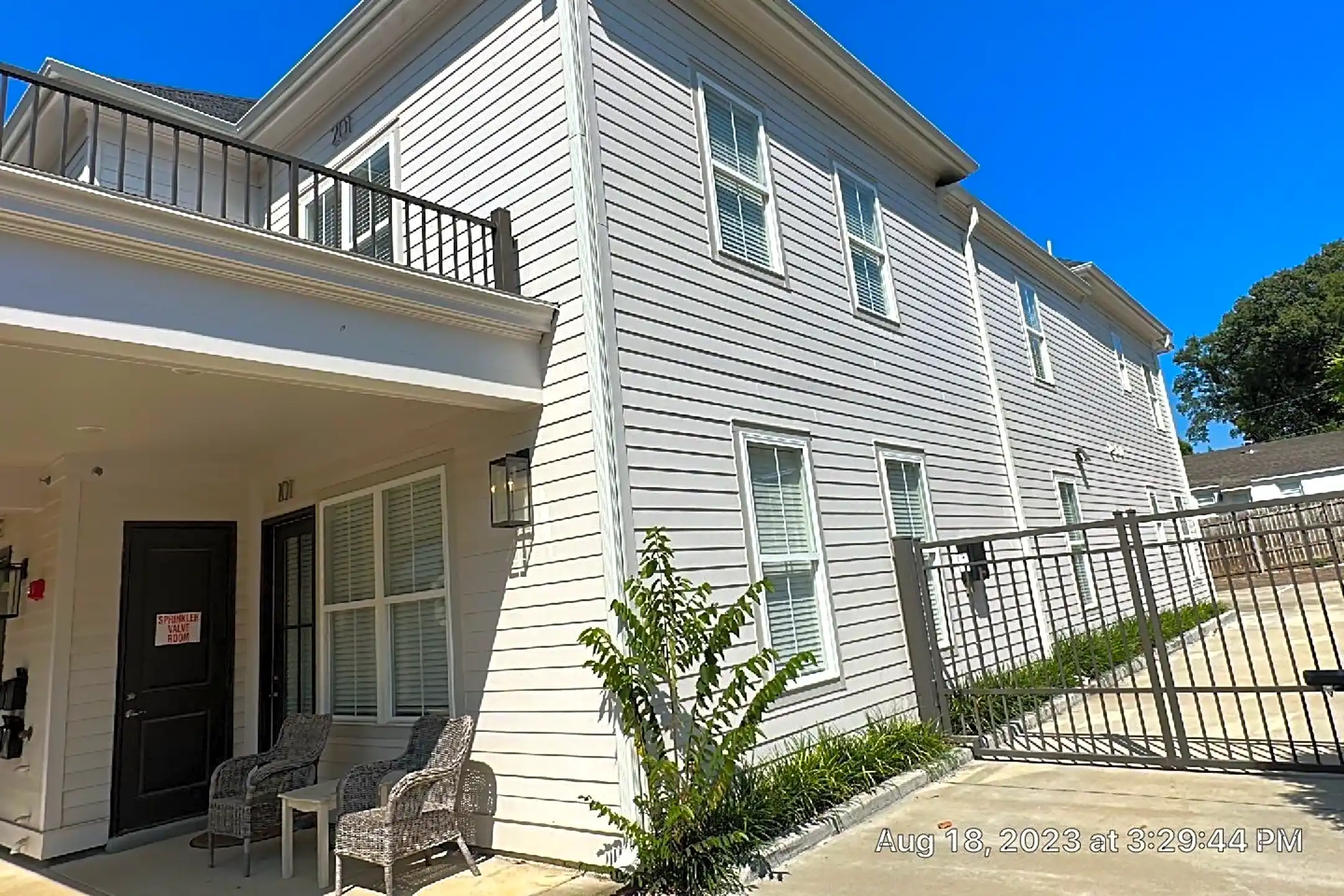 Overton Square Flat Now Available for lease! Apartments Memphis, TN 38104