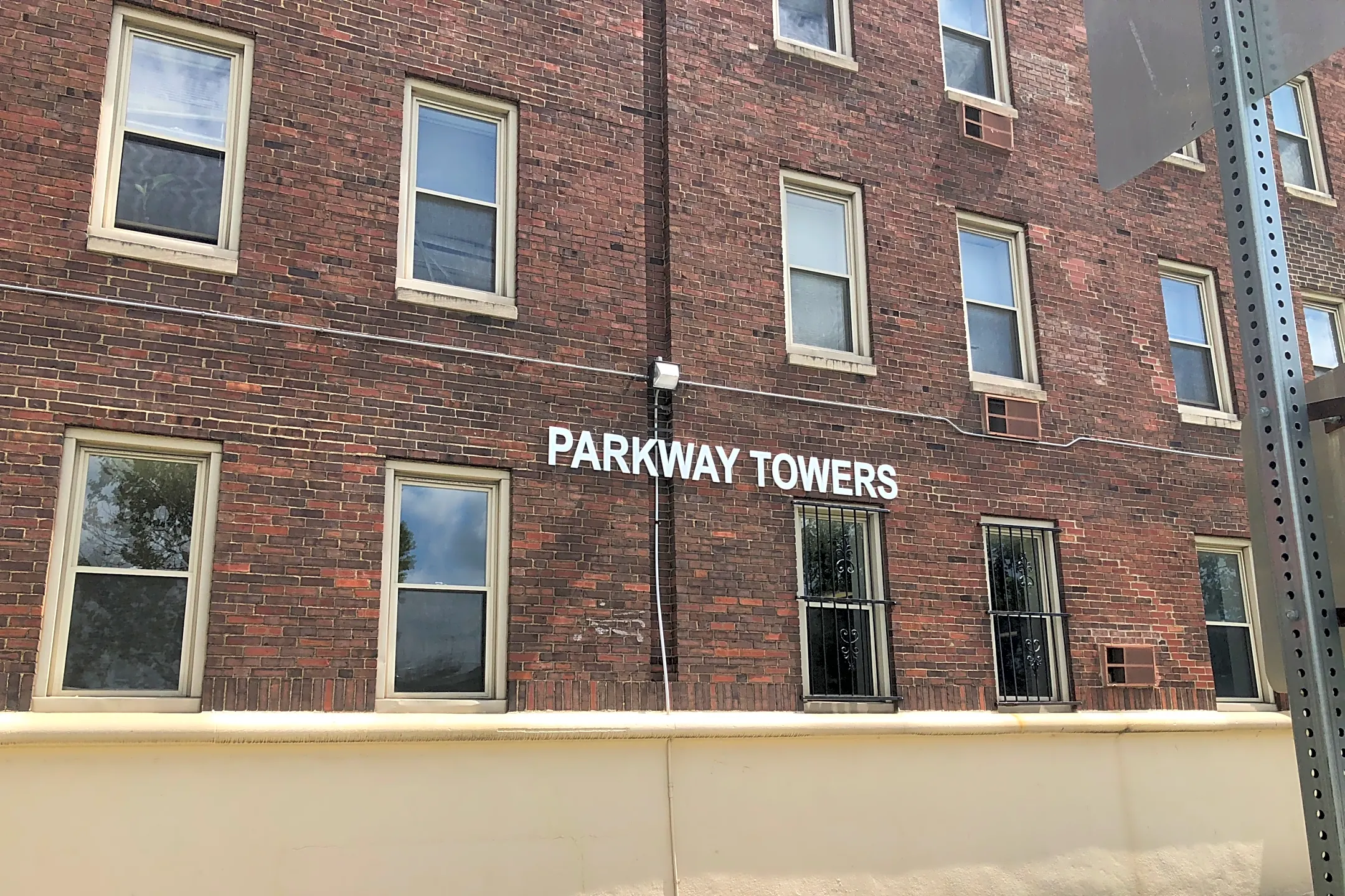 Parkway Towers - 1674 Central Pkwy | Cincinnati, OH Apartments for Rent 