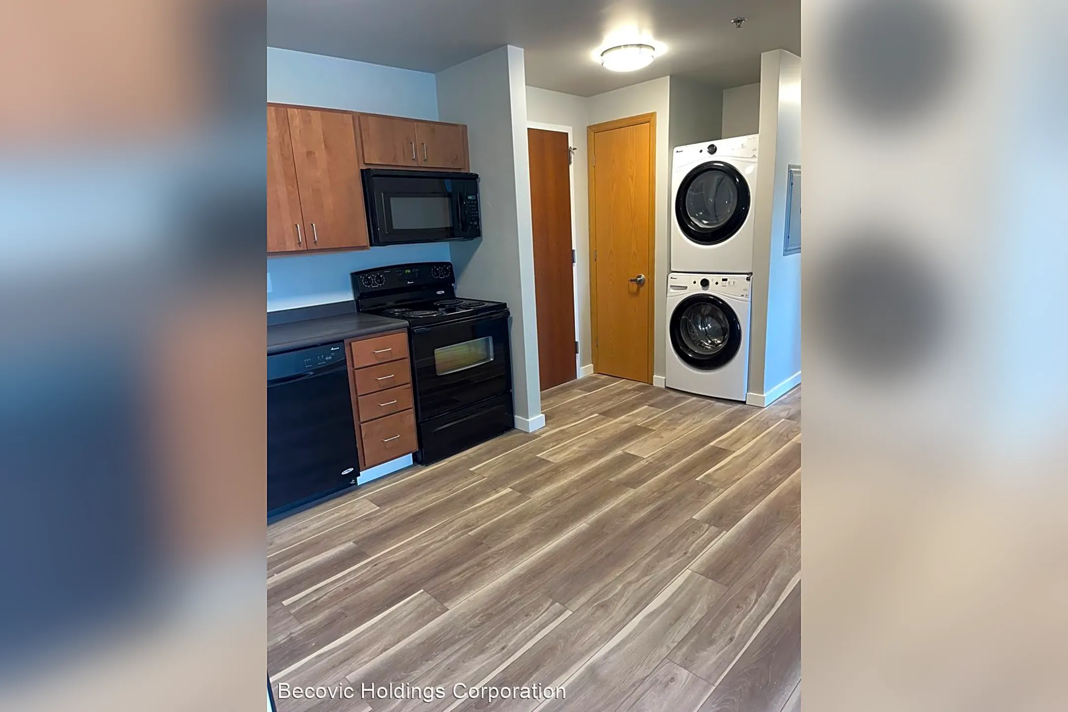 Kitchen - WaterFront Apartments - Moline, IL