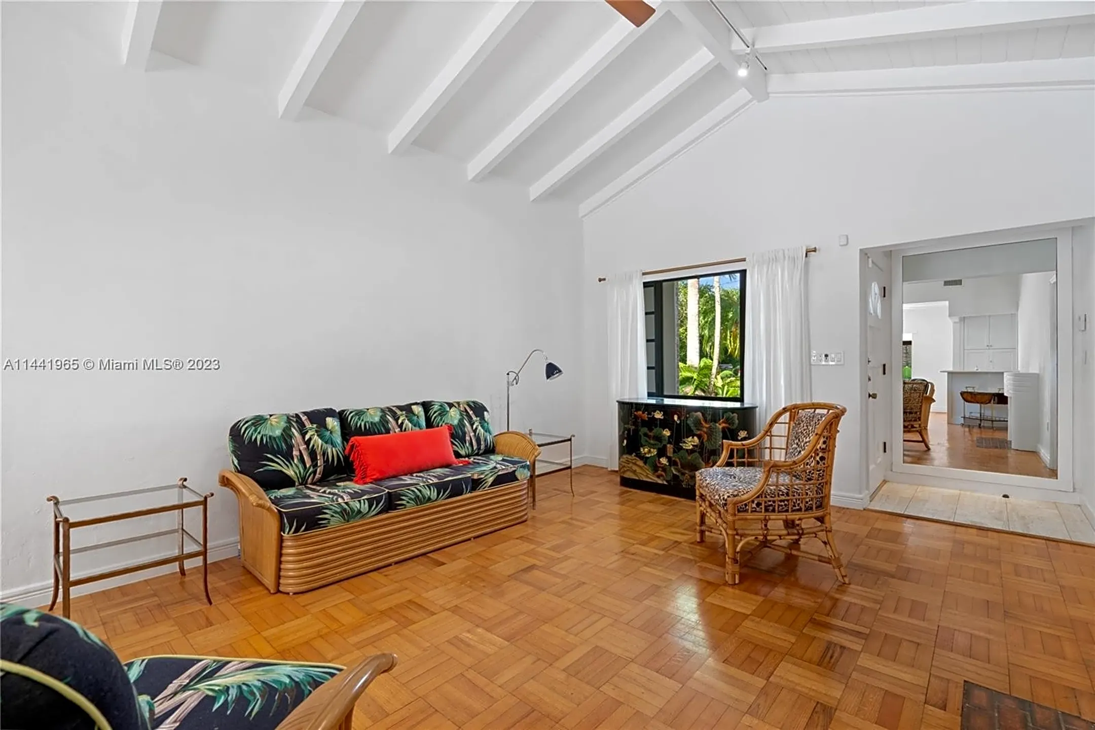 Living Room - 4531 Sheridan Ave - Miami Beach, FL