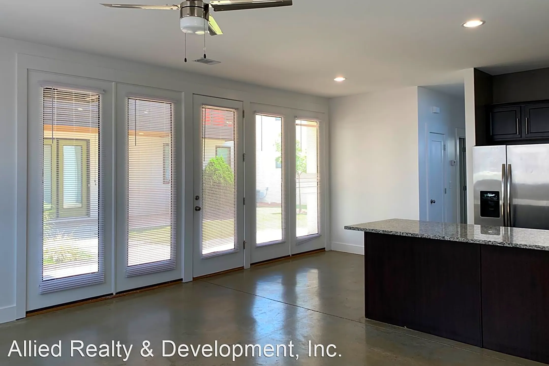 Living Room - 500 30th Avenue E - Tuscaloosa, AL