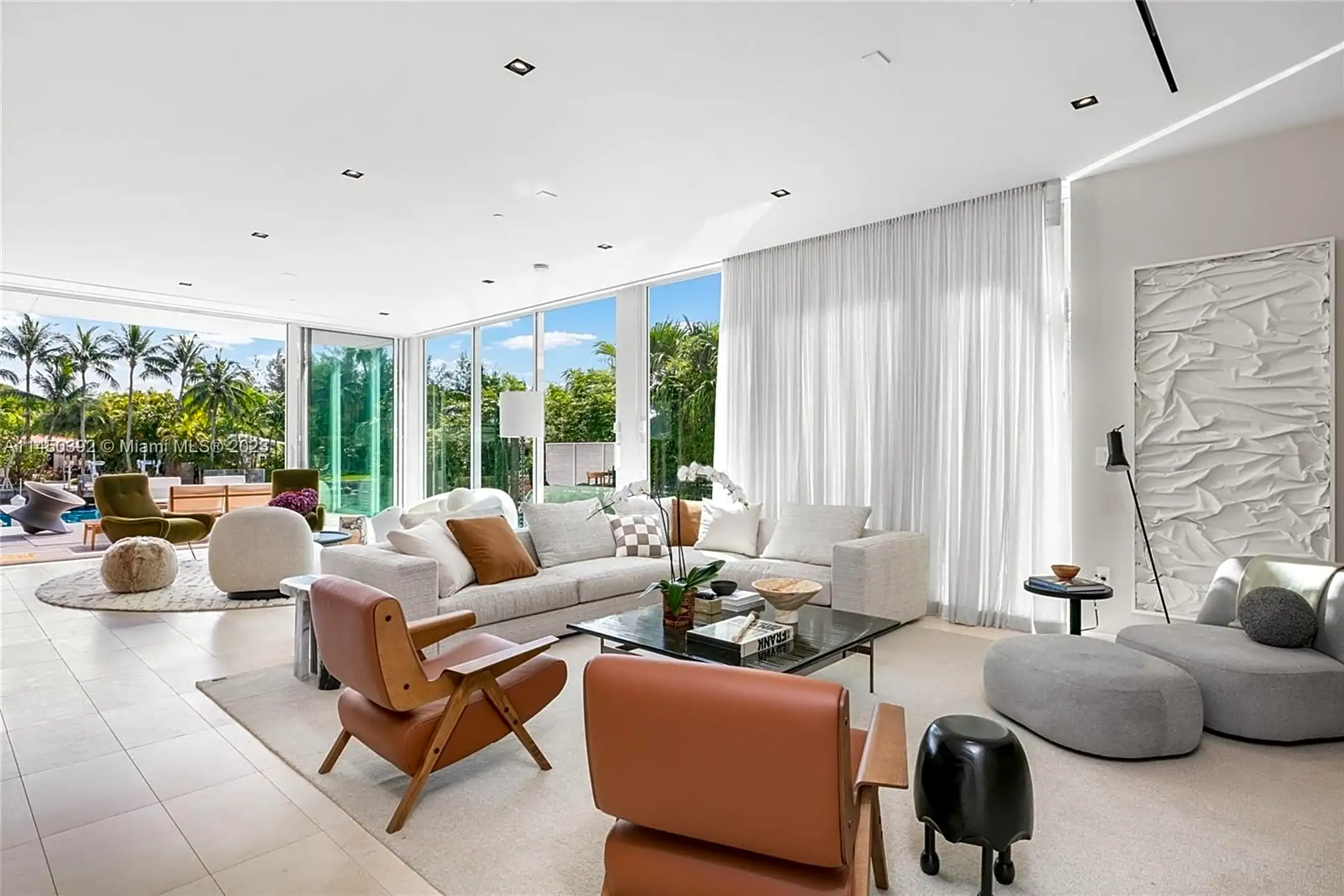 Living Room - 1081 W 48th St - Miami Beach, FL
