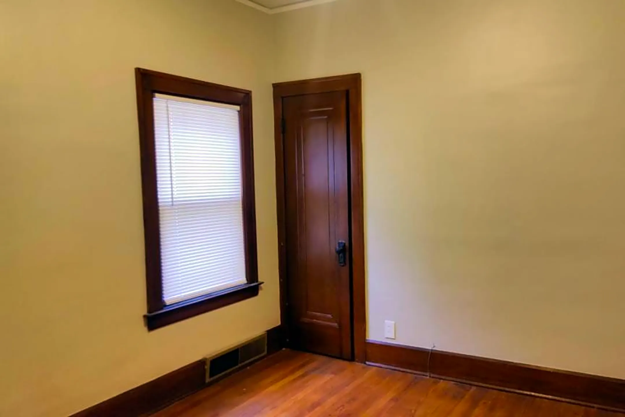 10 Rockwood Ave 10 Rockwood Ave unit Lower Ecorse, MI Houses for