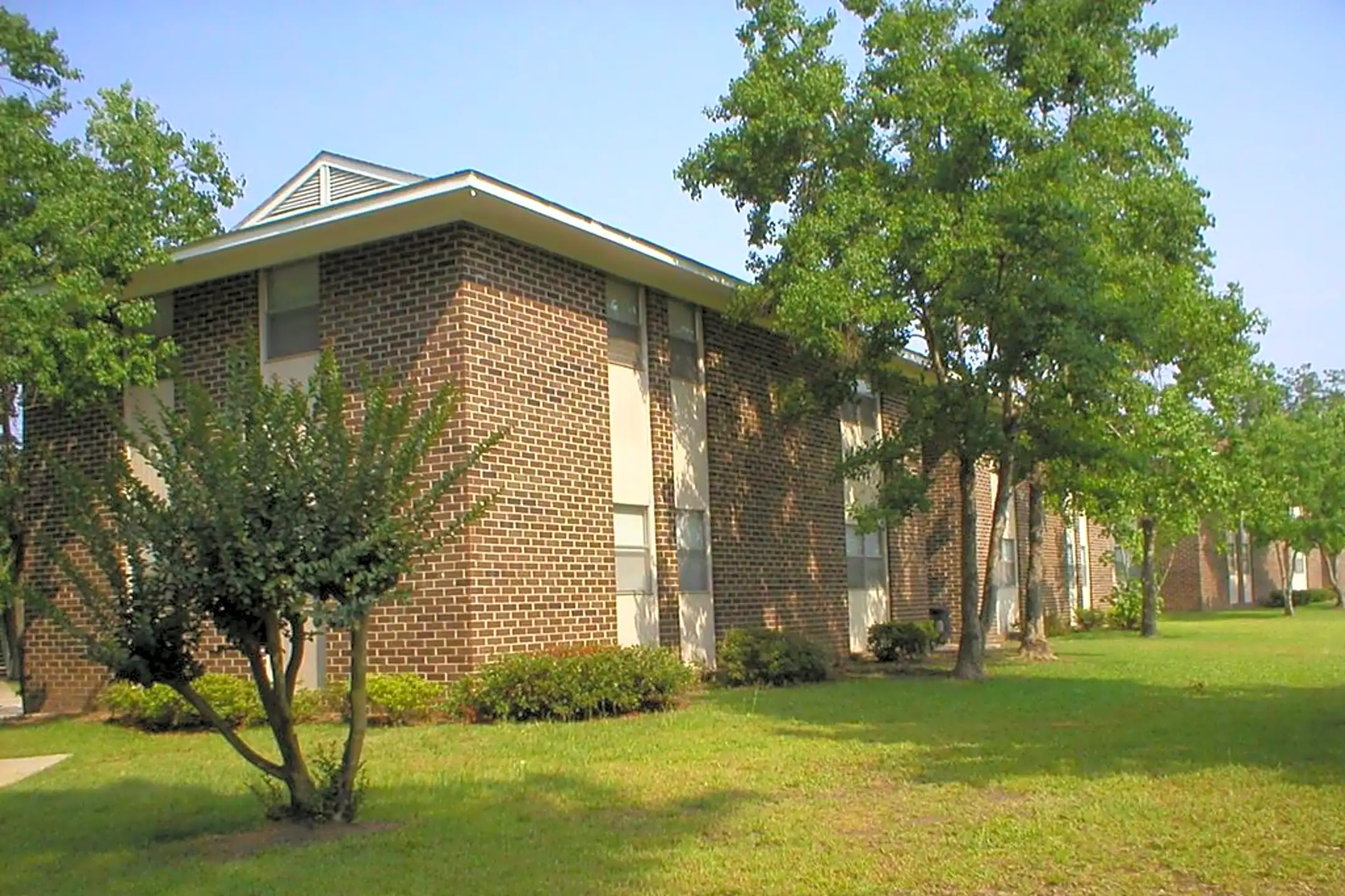 Azalea Apartments 1000 S Edgewood Dr Dothan, AL Apartments for Rent