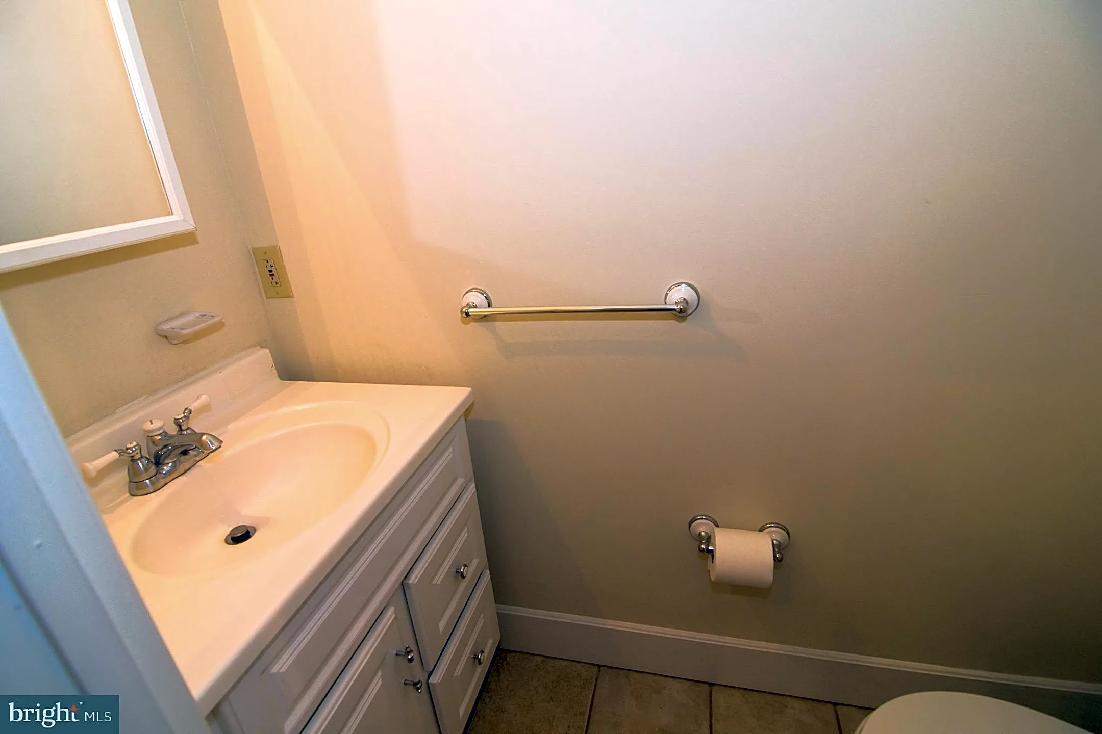 Bathroom - 5 S Garfield St - Arlington, VA