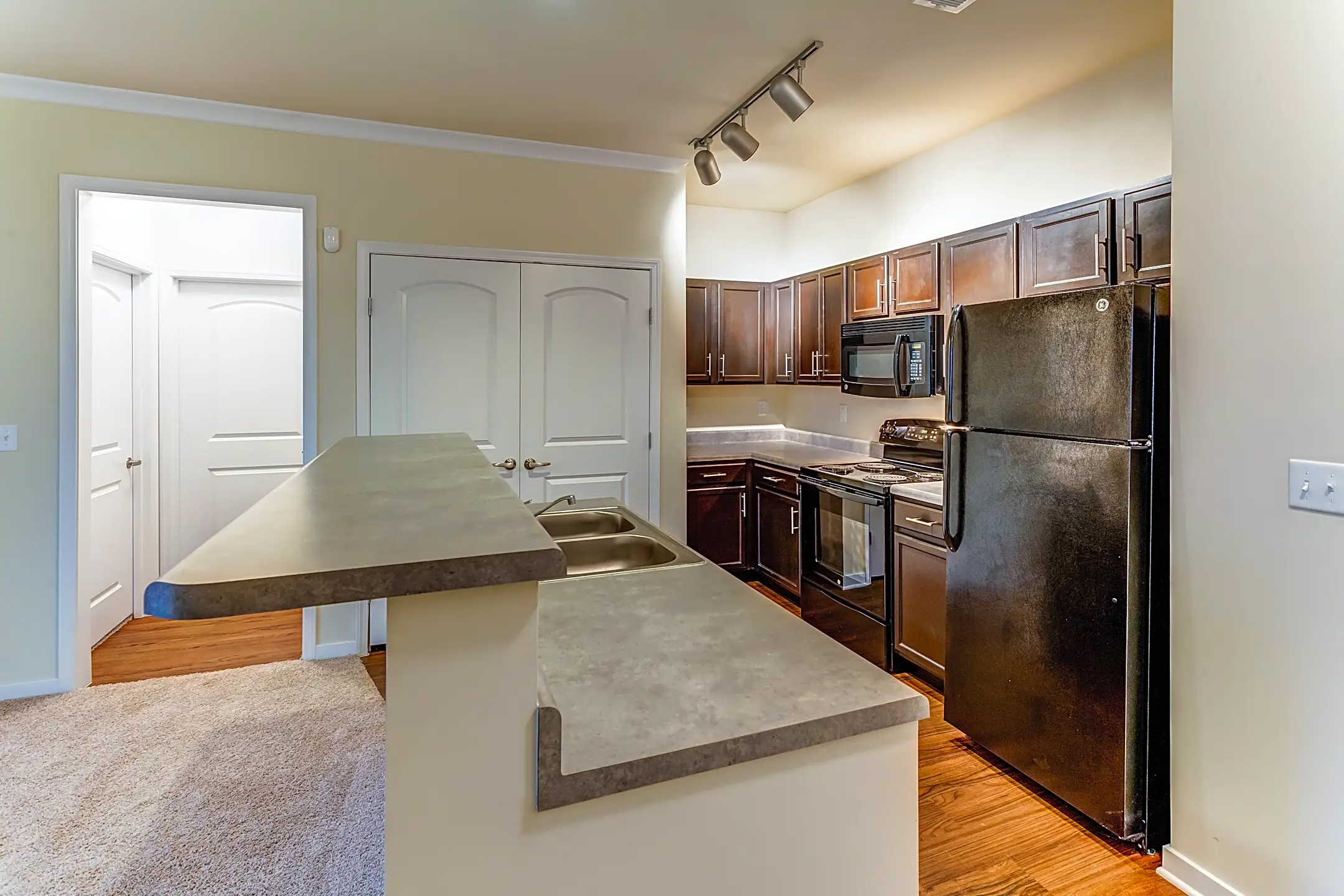 Sierra Ridge Apartments 2004 Sierra Commons Rd Dickinson, ND