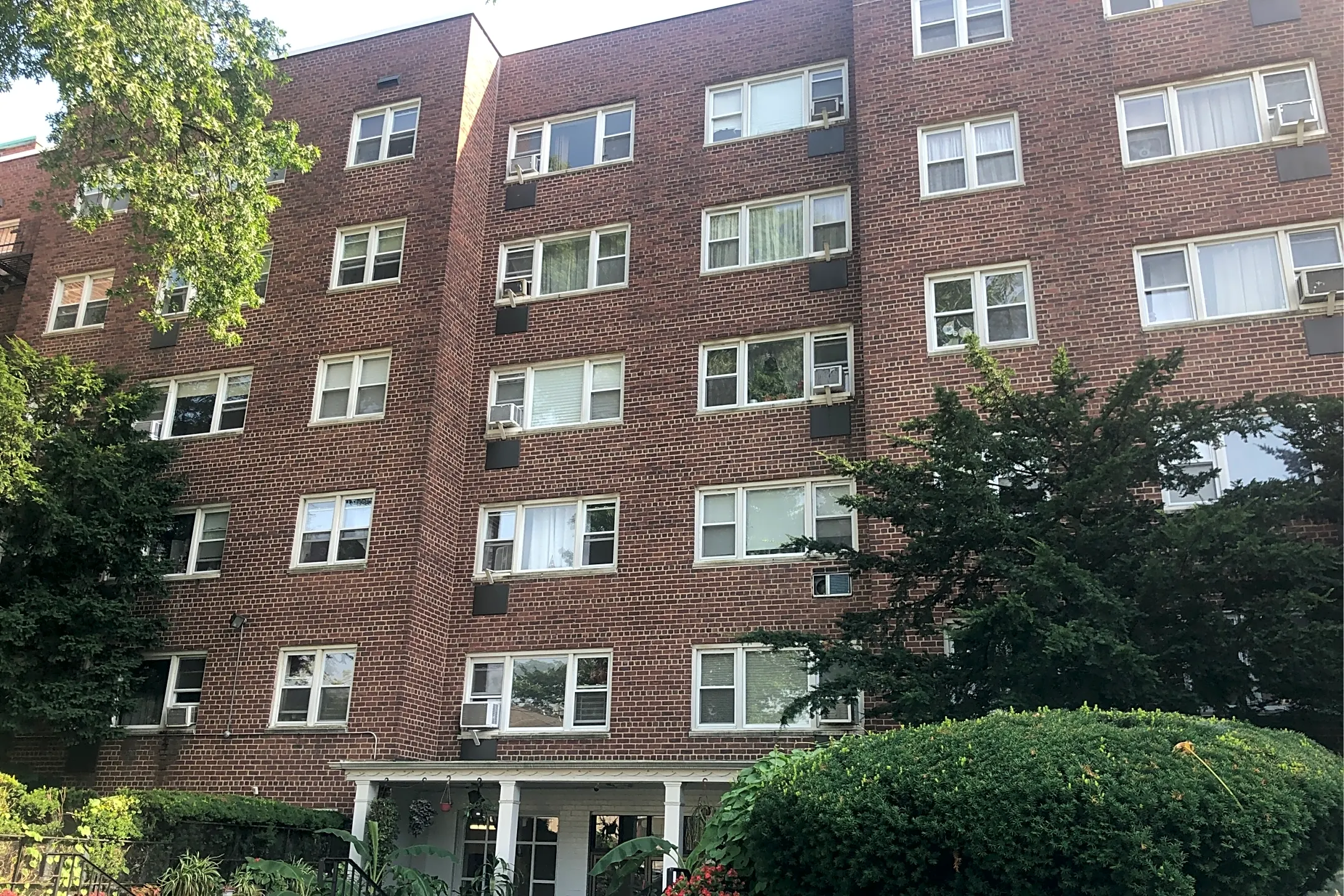 Clinton House Apartments - Elizabeth, NJ 07208