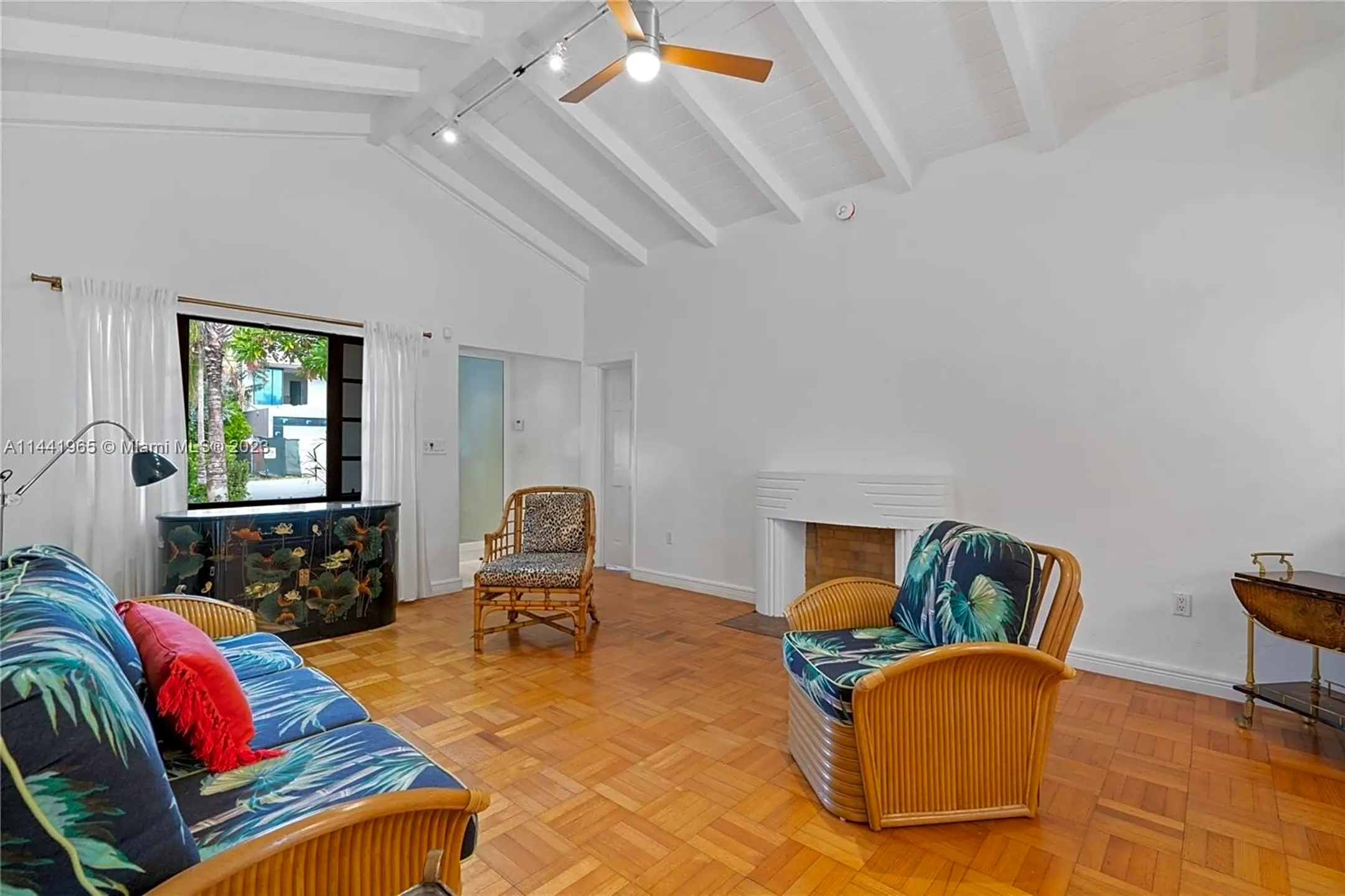 Living Room - 4531 Sheridan Ave - Miami Beach, FL