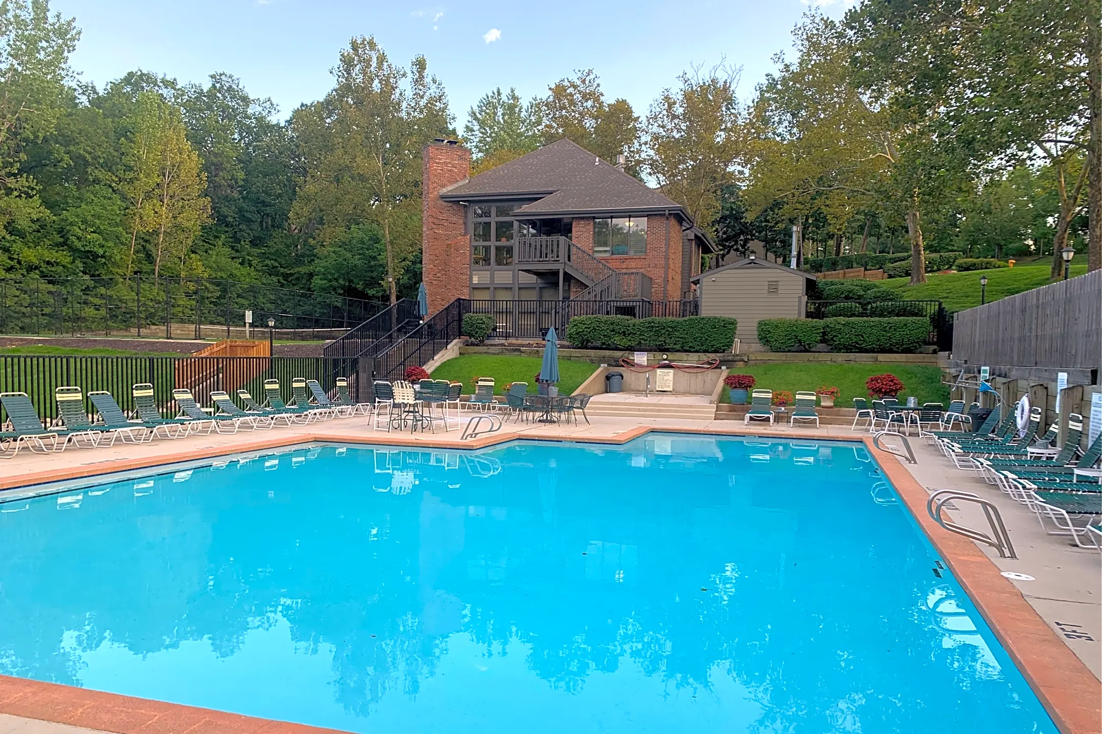 Hillsborough Apartments 52875445 FOXRIDGE DR Shawnee Mission, KS