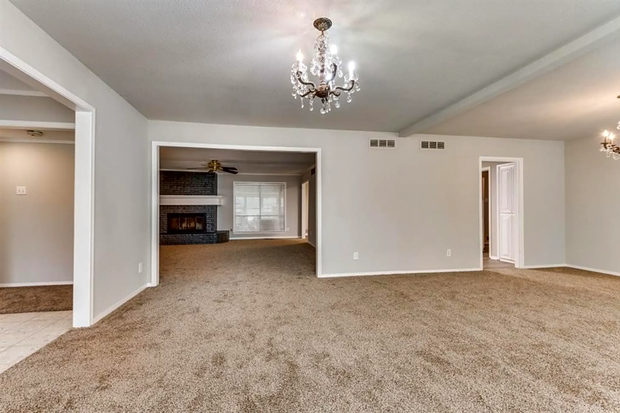 Living Room - 823 S Delaware St - Irving, TX