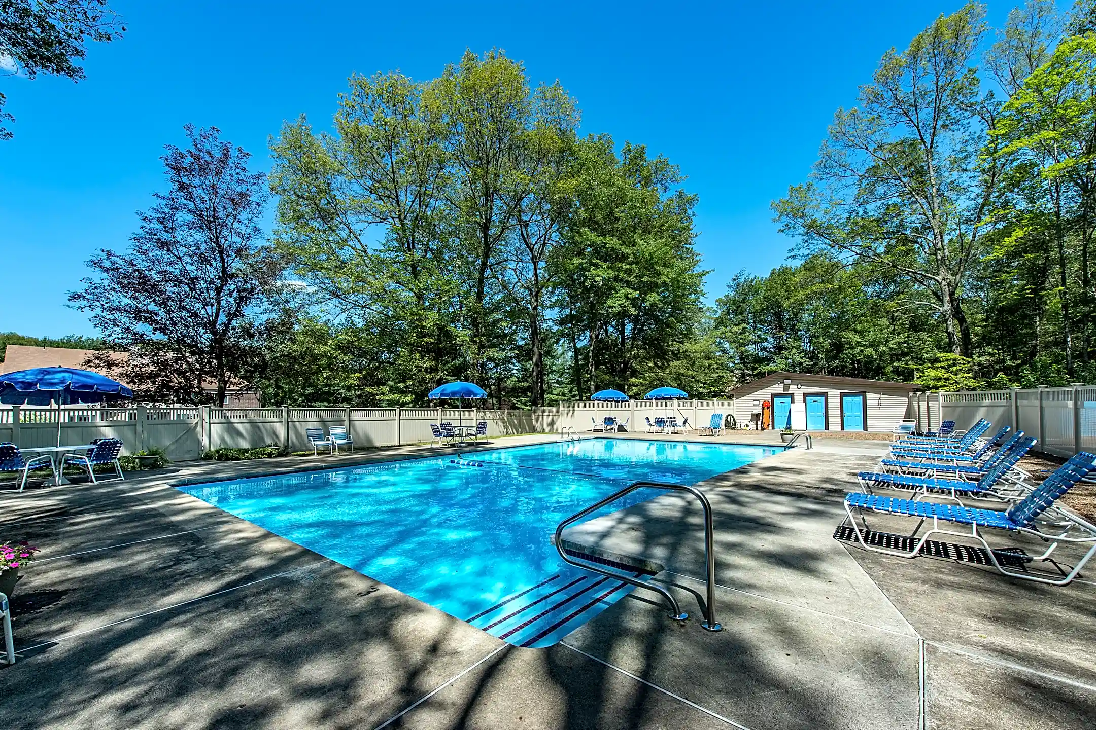 Redwood Hills Apartments Worcester, MA 01604