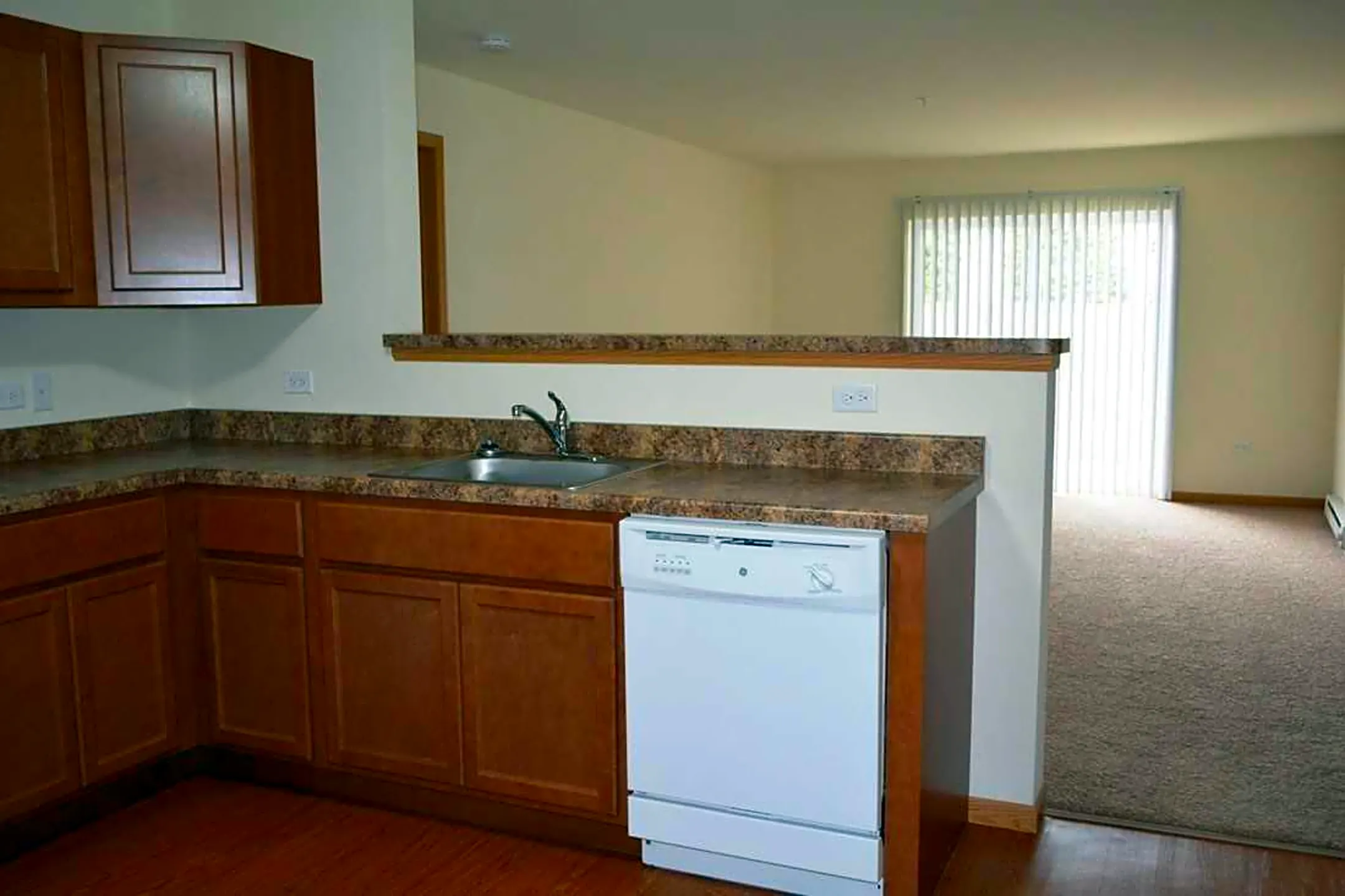 Kitchen - Walnut Ridge Apartments - Woodstock, IL