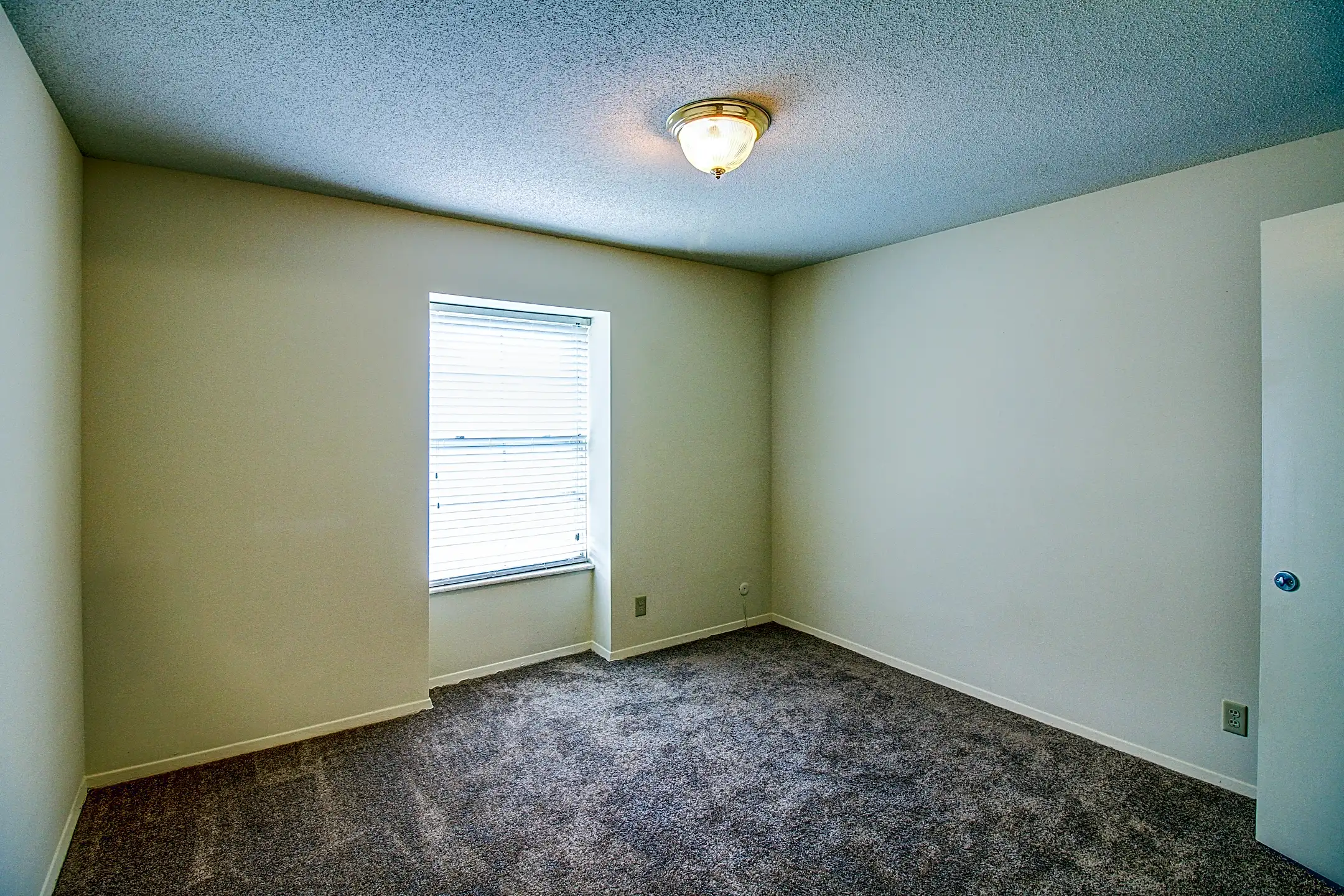 Louisburg Square Apartments & Townhomes 9301 Santa Fe Ln Overland