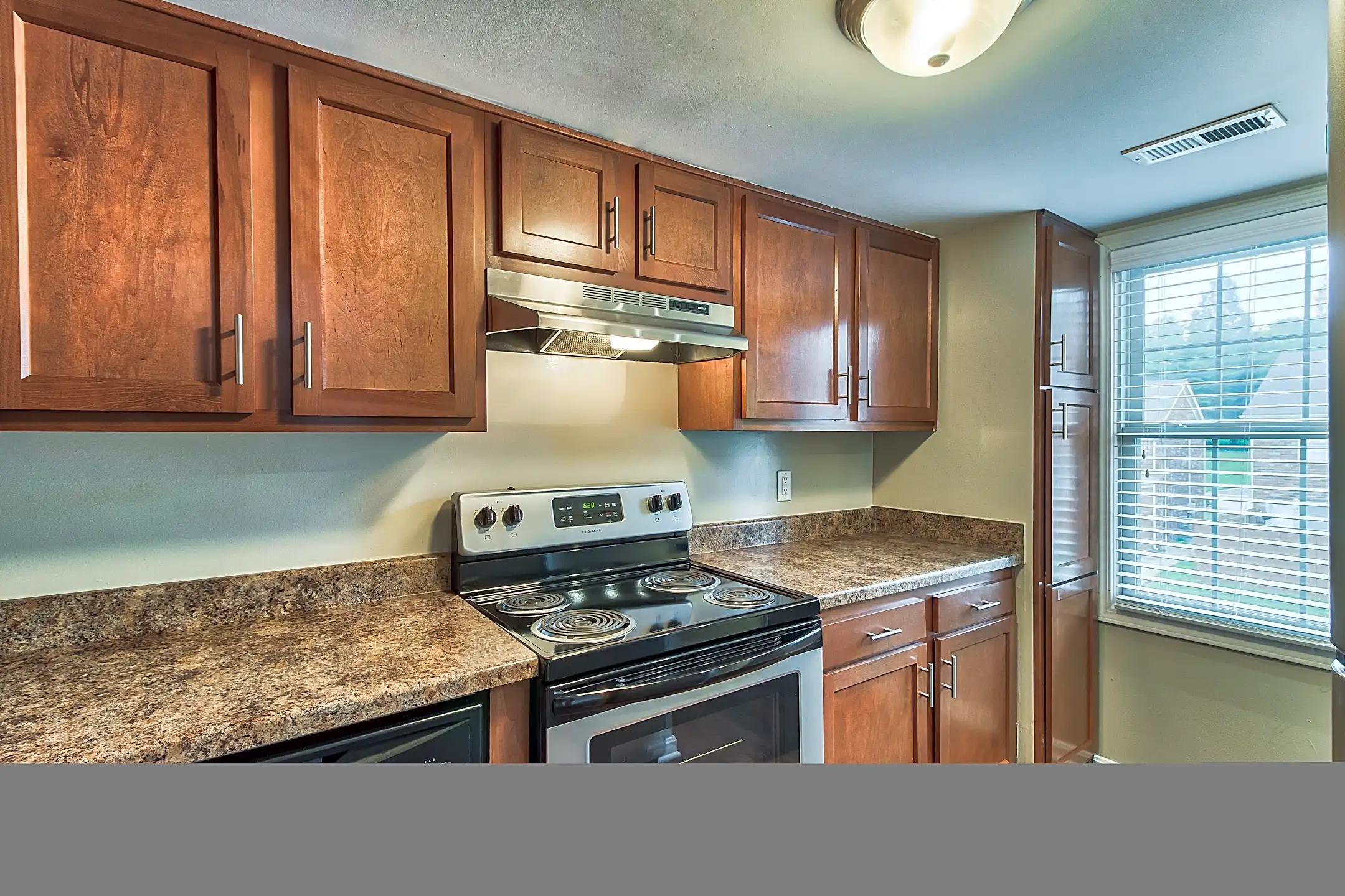 Charlestown Of Douglass Hills 407 Charlestown Ct Louisville, KY