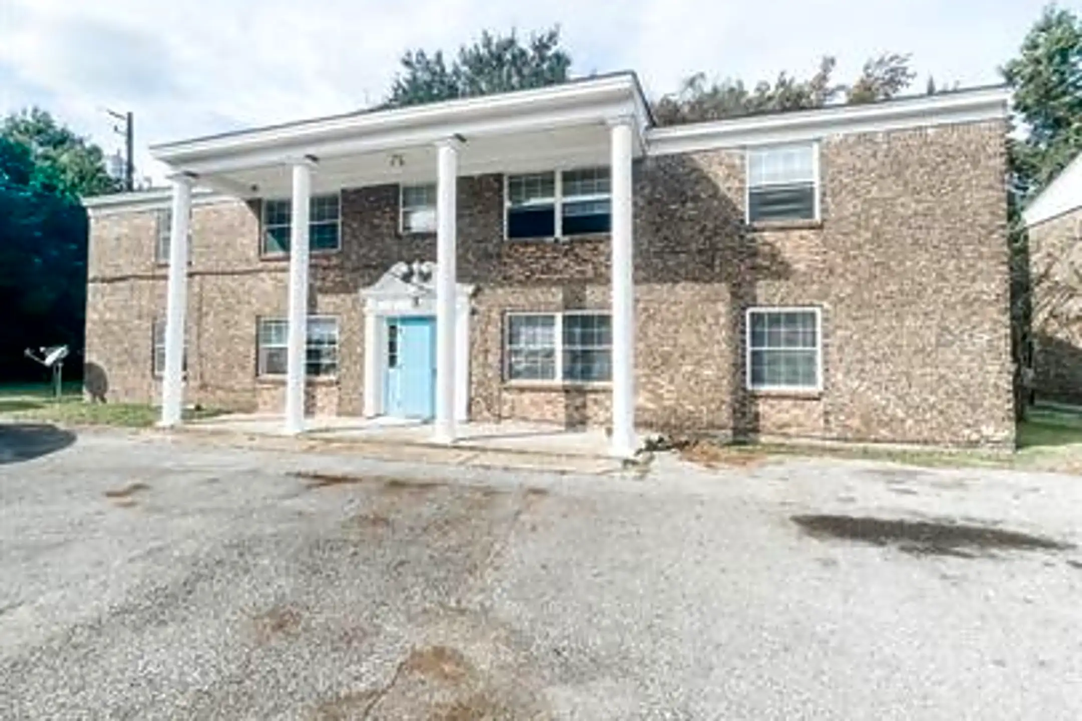 4513 General McArthur St Apartments Moss Point, MS 39563