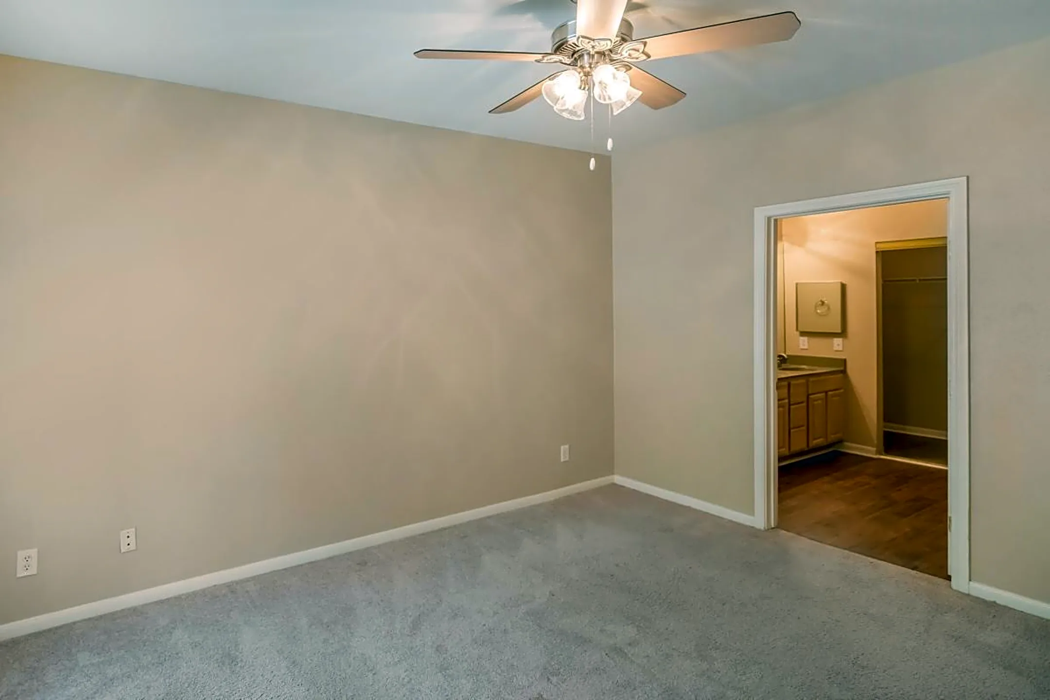 Live Oaks Apartment Homes - Baton Rouge, LA 70816