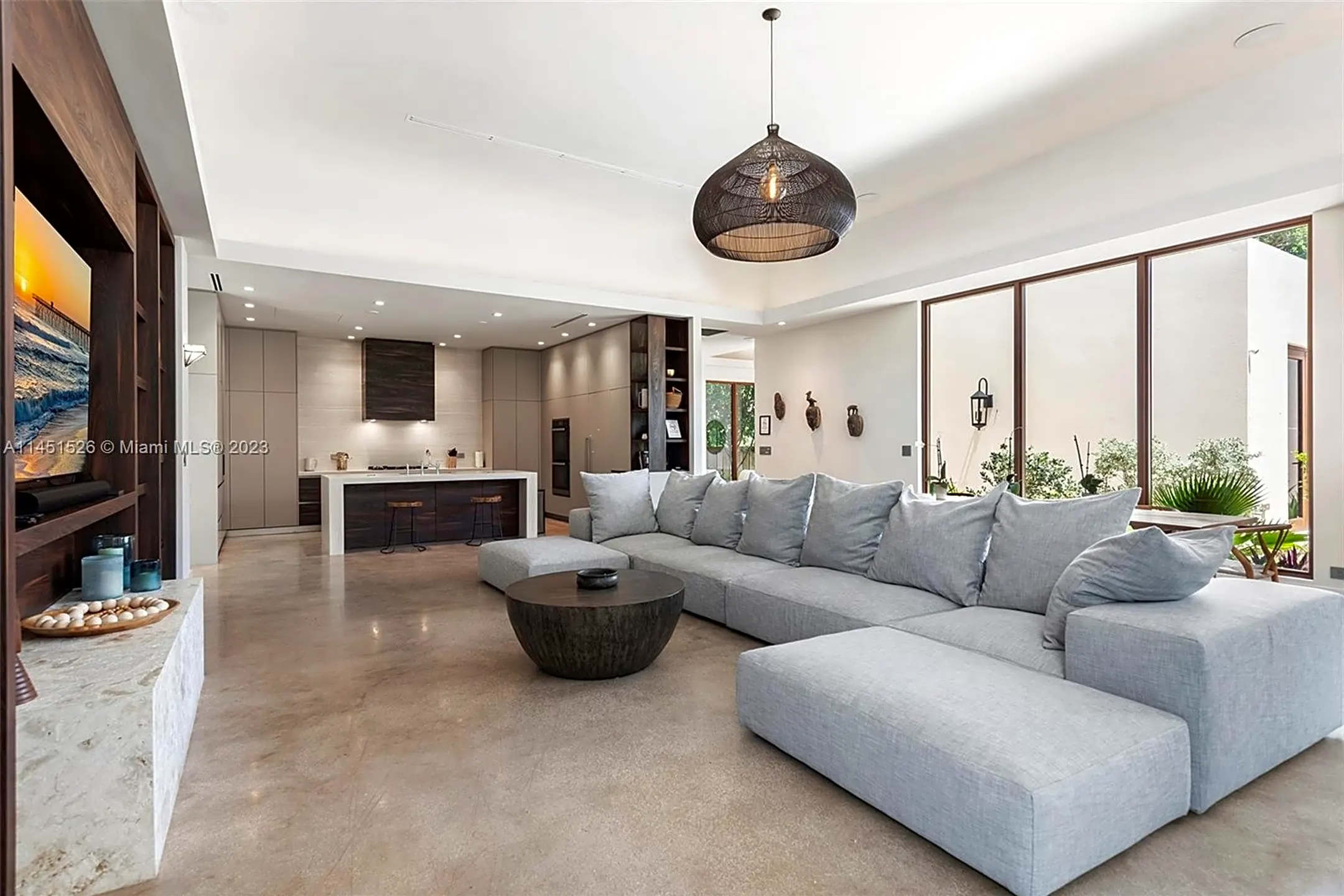 Living Room - 958 NE 84th St - Miami, FL