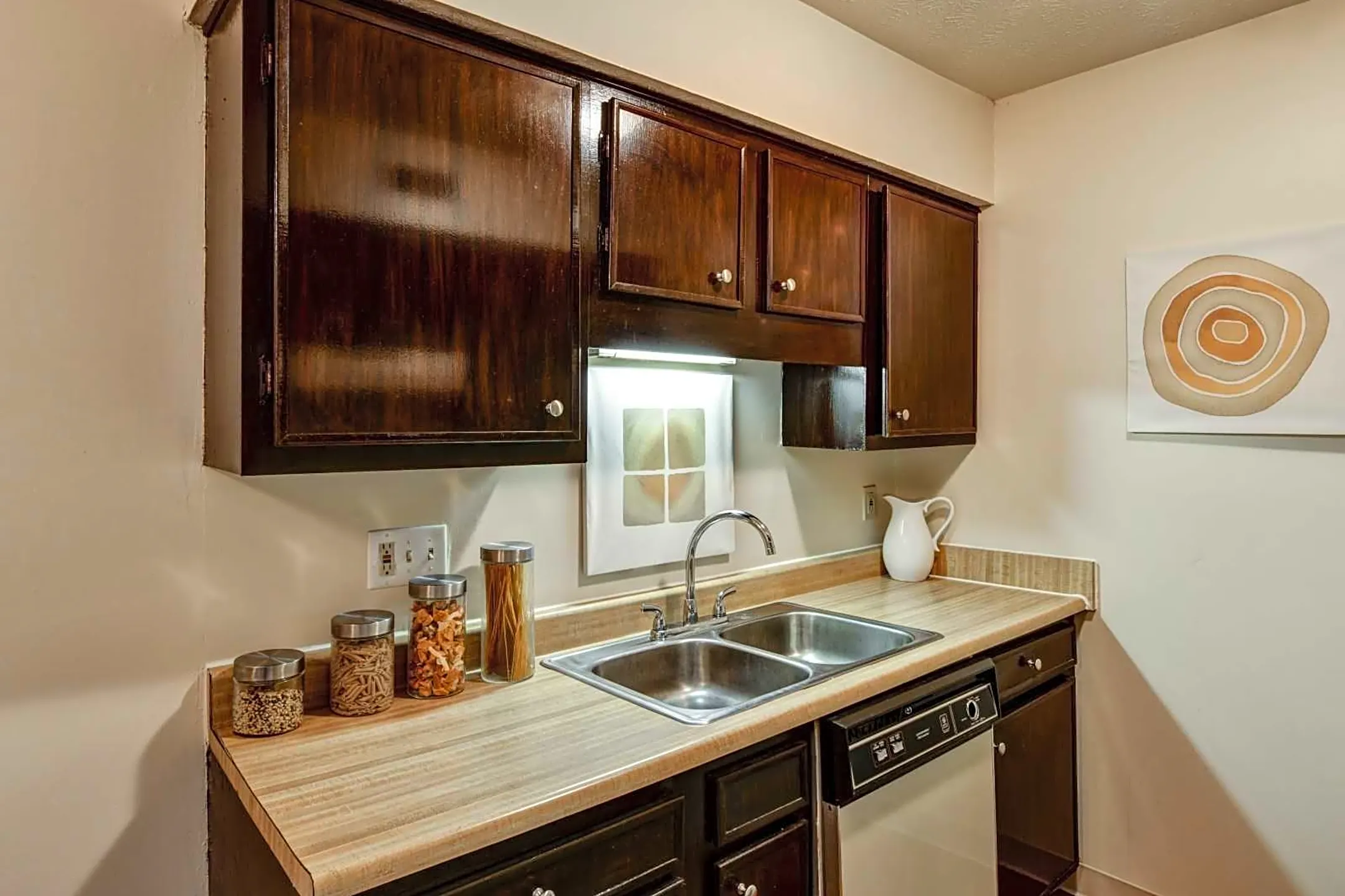 Kitchen - Lake Eden Apartments and Townhomes - Columbus, OH