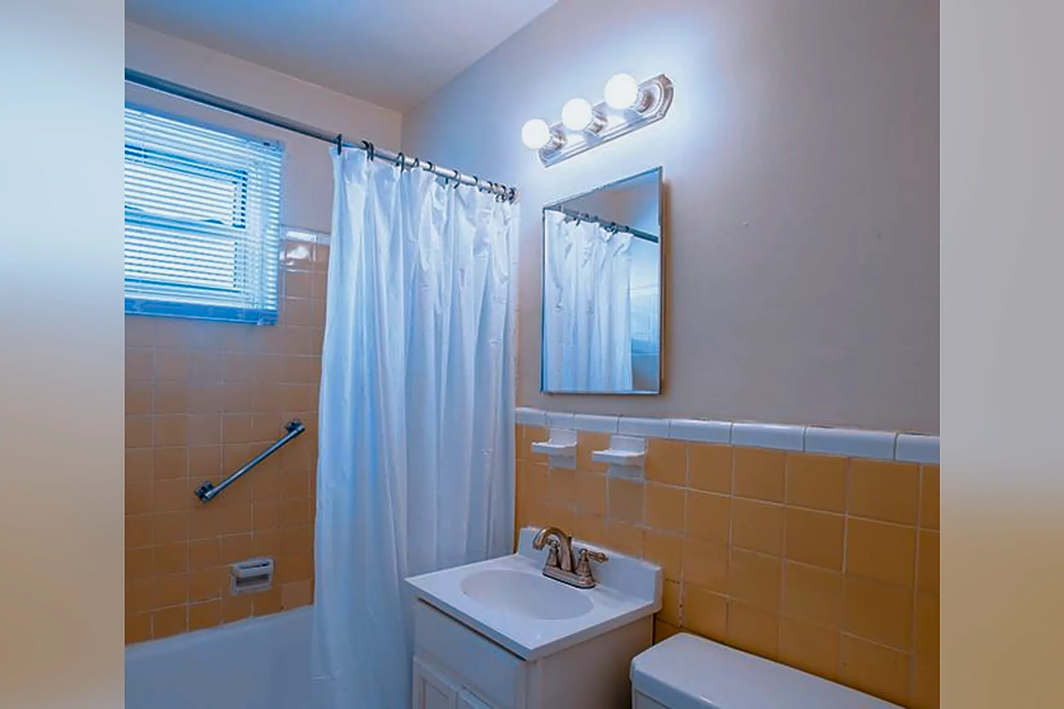 Bathroom - Corlies Manor - Poughkeepsie, NY