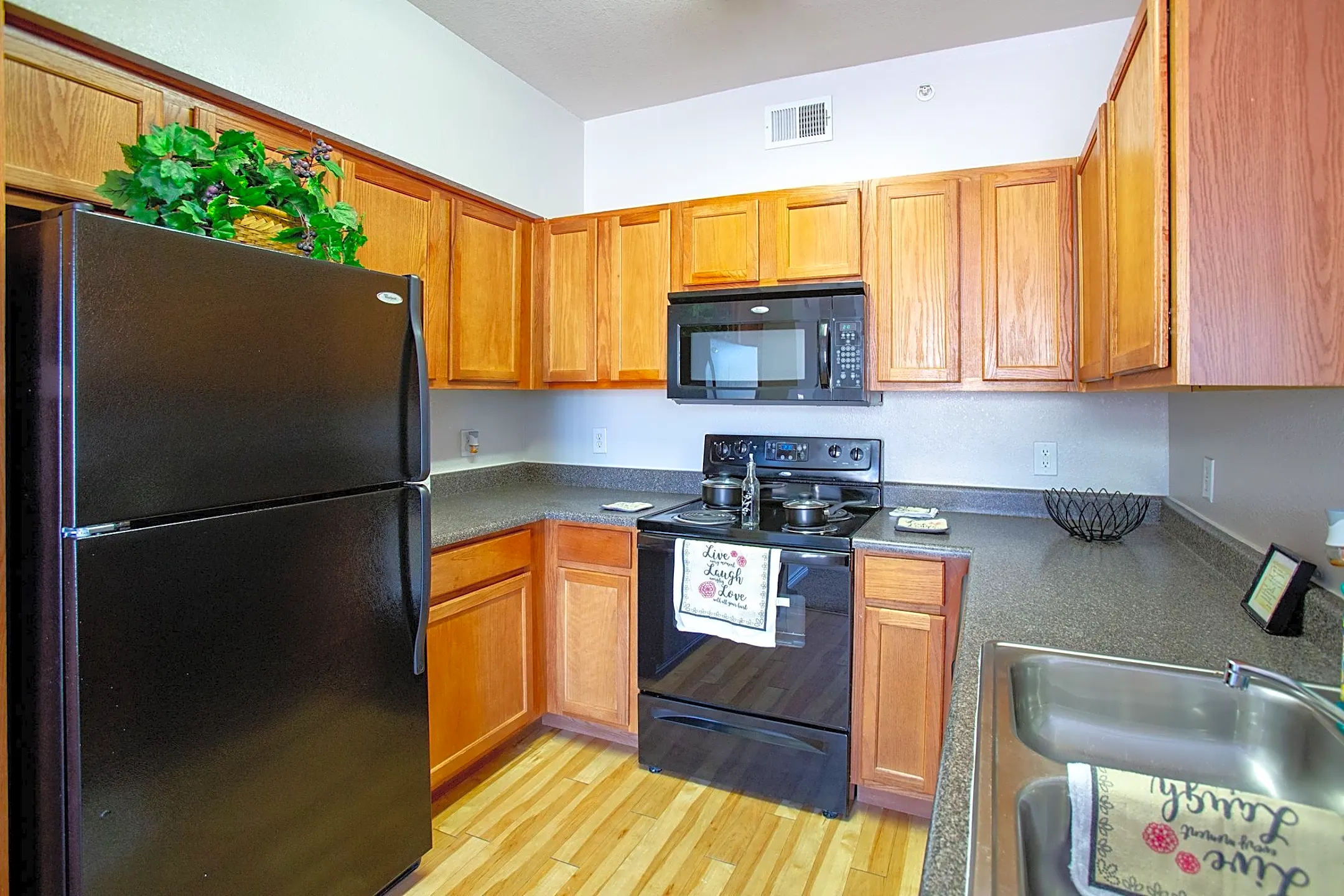 The Legends of El Paso 200 Desert Pass El Paso, TX Apartments for