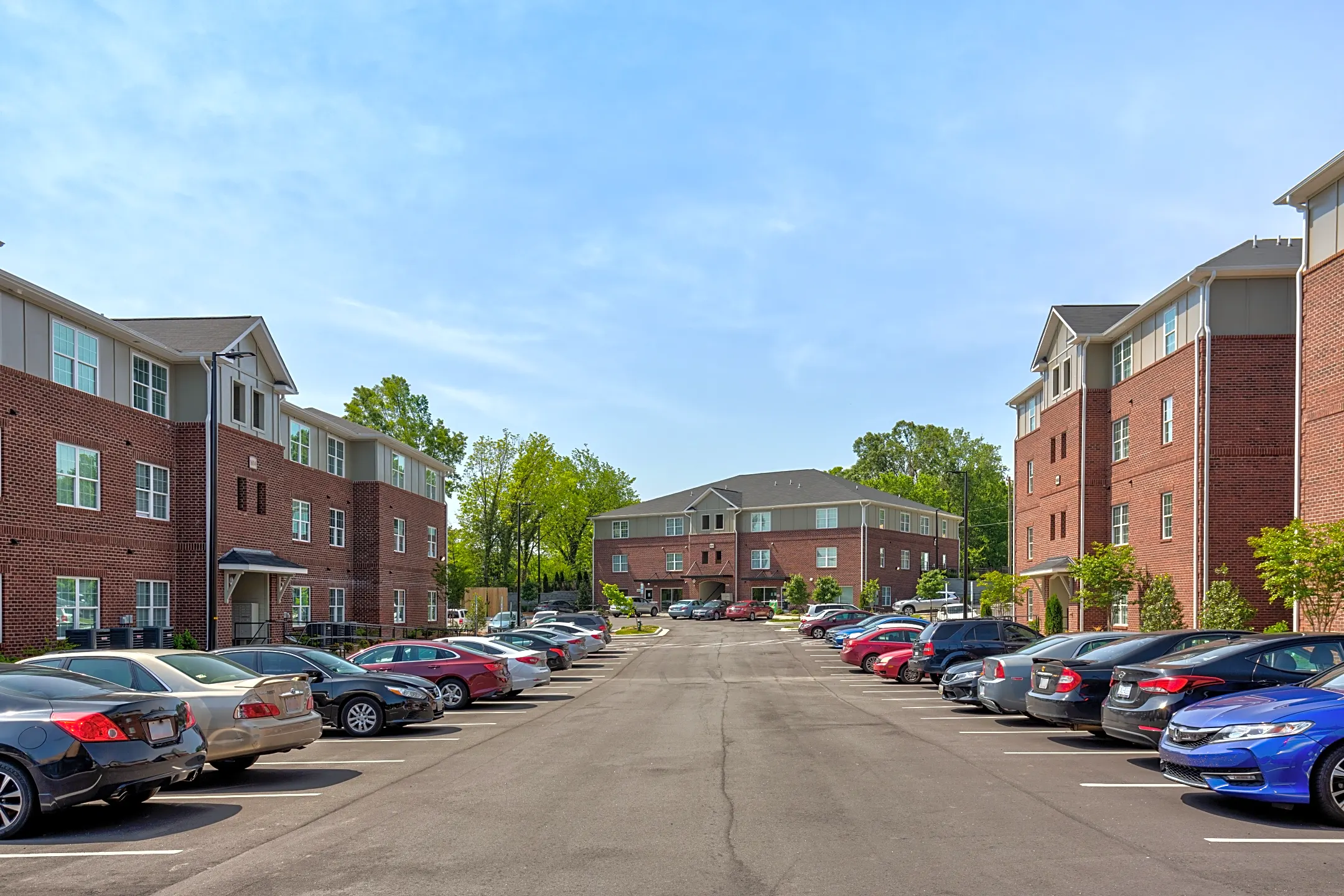 Building - University Landing & Academic Pointe LEASED BY THE BED - Greensboro, NC