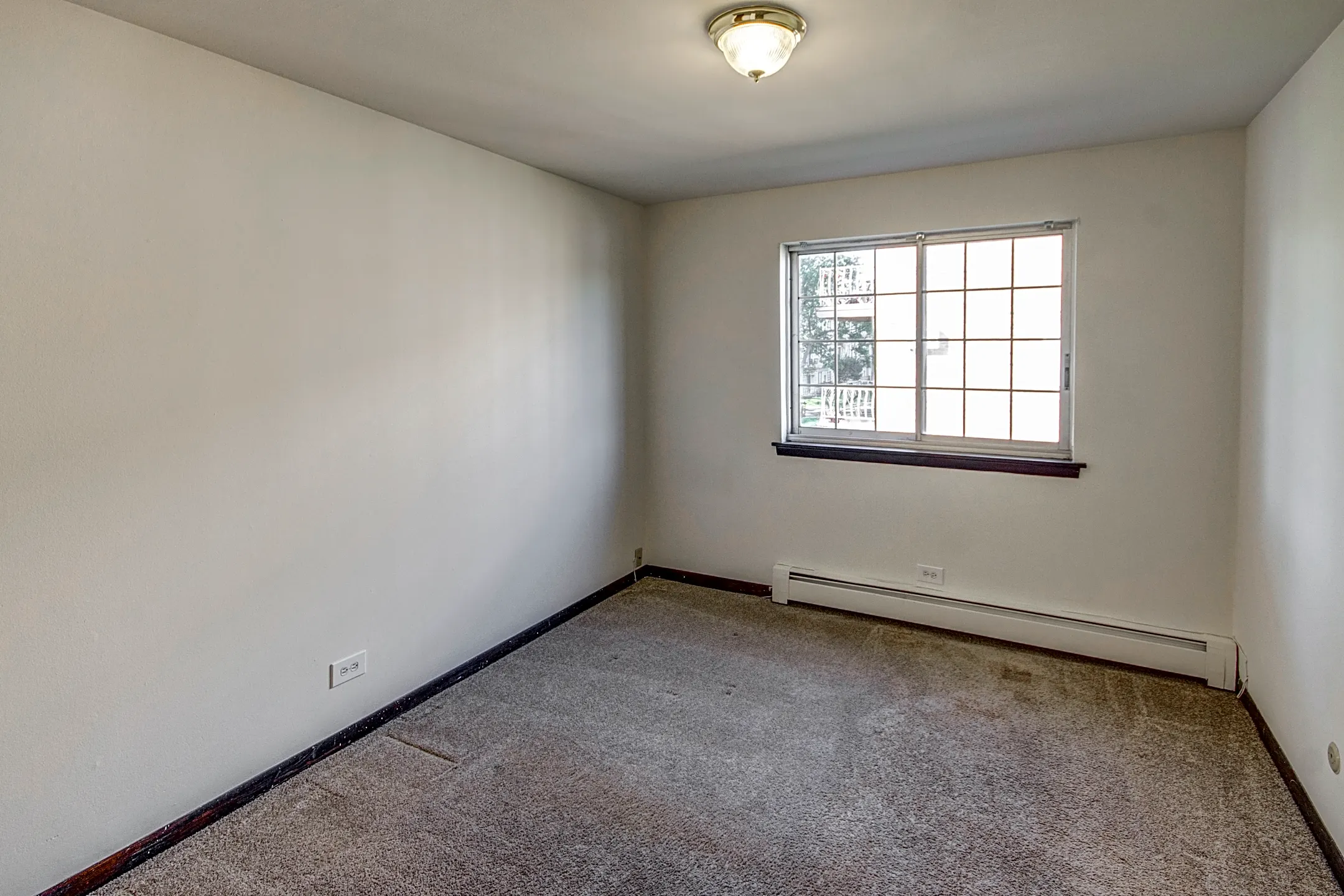 Hickory Oaks Apartments 18330 Torrence Ave Lansing, IL Apartments