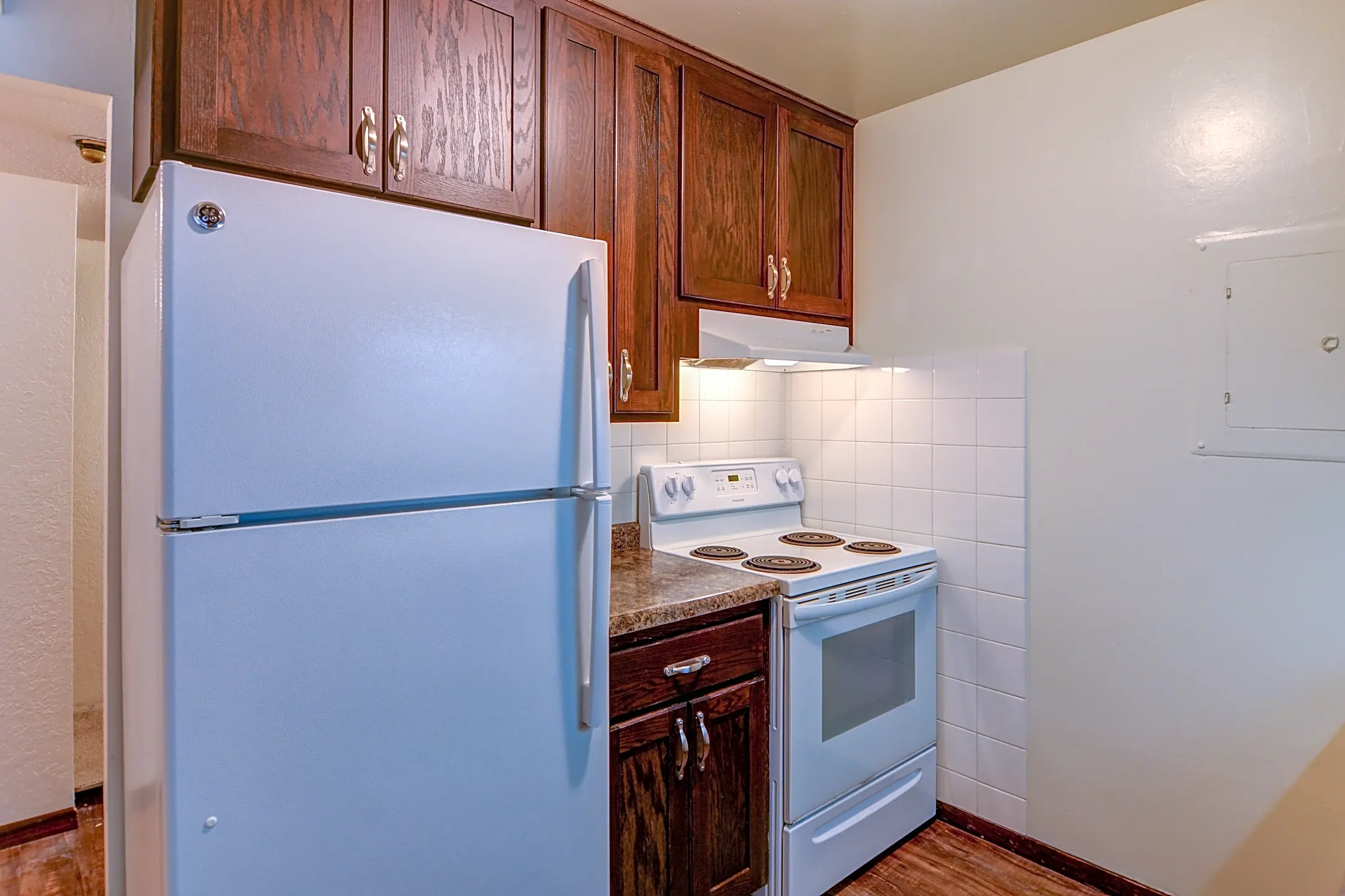 Edgerton Manor 2021 Edgerton Street Maplewood, MN Apartments for